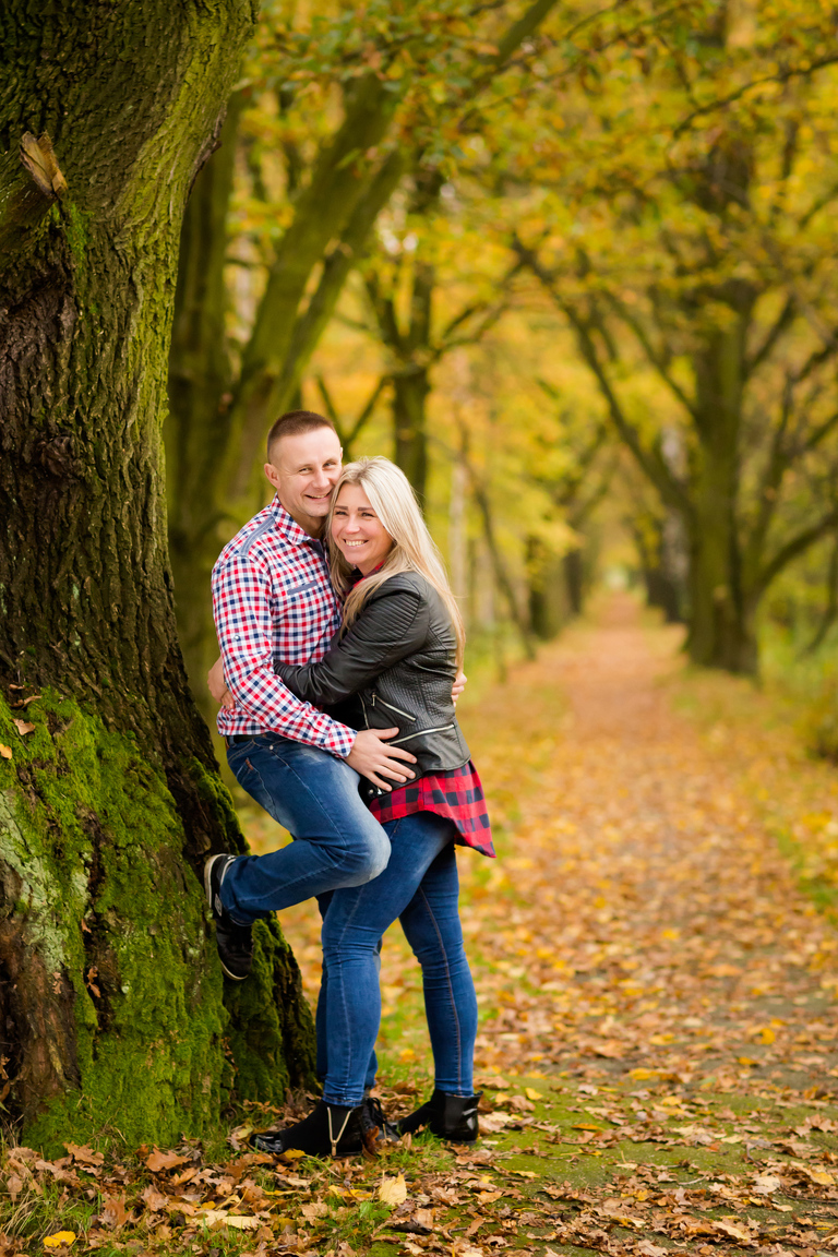 sesje par pszczyna, sesja rocznicowa pary pszczyna, fotografia rodzinna pszczyna, sesje rodzinne pszczyna, plener rocznicowy pszczyna, sesja z okazji rocznicy slubu, sesja narzeczenska katowice, miejska sesja sesja zareczynowa slask, sesja narzeczenska pszczyna, zdjecia zareczynowe slask, www.magiaobrazu.com, fotografia slubna slask, fotograf slubny krakow, zdjecia przedslubne slask, fotografia slubna slask, romantyczna sesja narzeczenska, engagement session, prewedding photosession,