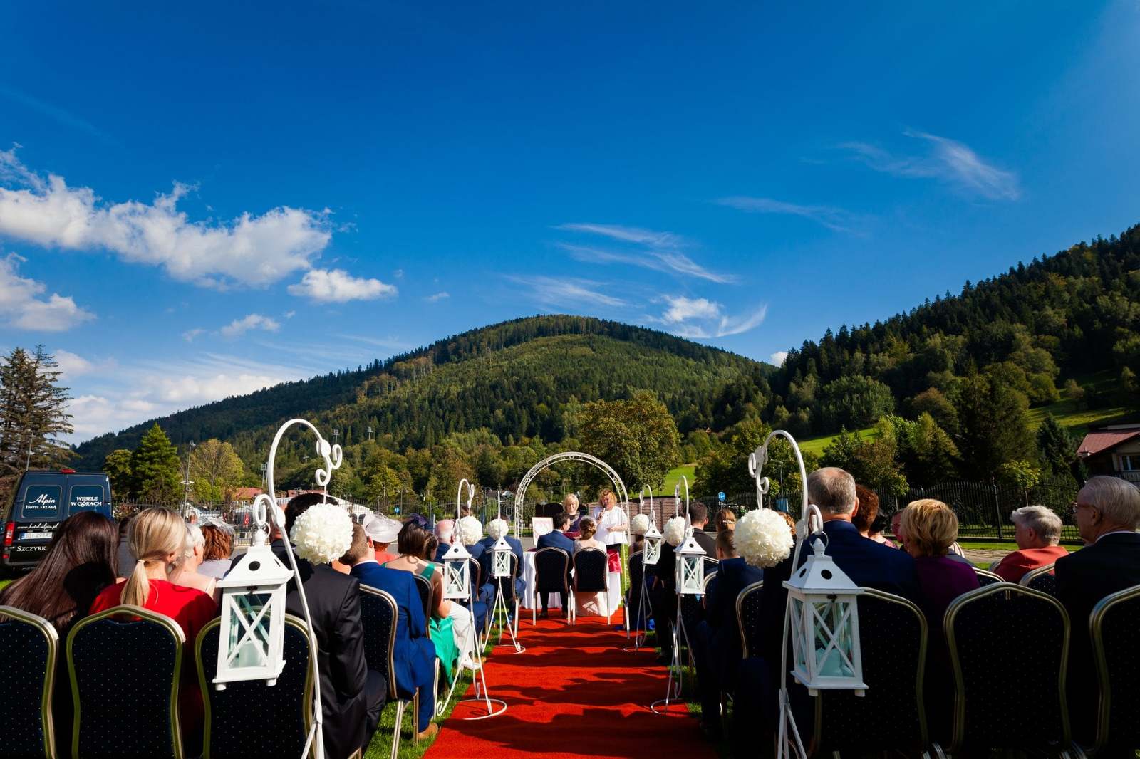 plenerowy slub slask, slub plenerowy w beskidach, slub w alpinie, wesele w alpinie, plenerowa ceremonia alpin, ceremonia w plenerze alpin, wesele w hotelu Alpin w Szczyrku, wesele w alpinie szczyrk, fotografia slubna szczyrk, zdjecia slubne szczyrk, fotograf slubny bielsko, fotograf na wesele bielsko, fotograf slubny szczyrk, fotografia slubna slask, fotografia slubna katowice, zdjecia slubne katowice, fotograf slubny katowice, zdjecia slubne bielsko, dwoch fotografow na slub, fotografia slubna krakow,