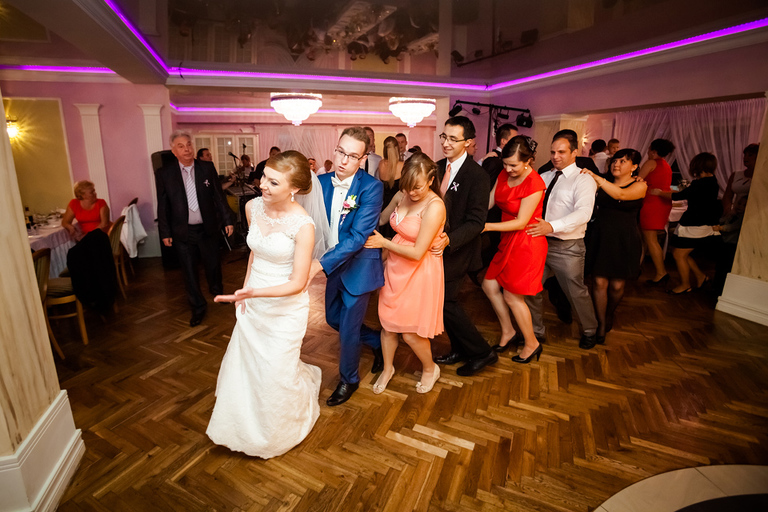 fotograf slubny slask; dwoje fotografow na slub; fotografowie slubni slask; fotograf slubny bielsko; fotografia slubna, reportaz slubny, www.magiaobrazu.com, zdjecia slubne, fotoreportaz slubny; fotograf pszczyna; zdjecia slubne bielsko; dworek weselny w bestwince;