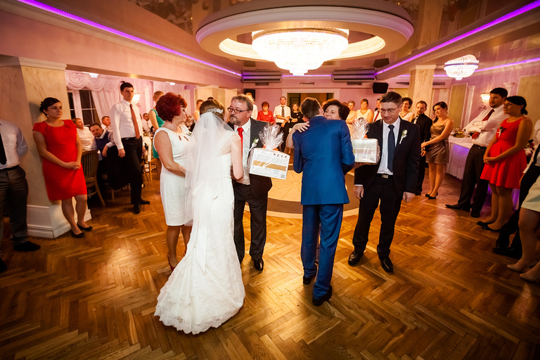 fotograf slubny slask; dwoje fotografow na slub; fotografowie slubni slask; fotograf slubny bielsko; fotografia slubna, reportaz slubny, www.magiaobrazu.com, zdjecia slubne, fotoreportaz slubny; fotograf pszczyna; zdjecia slubne bielsko; dworek weselny w bestwince;