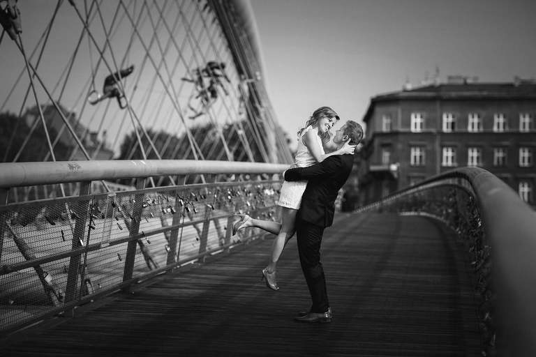 plener slubny w krakowie, sesja slubna w krakowie, plener slubny krakow, sesja slubna krakow, sesja slubna kladka benadka, miejski plener slubny, miejska sesja slubna, sesja slubna w miescie, fotografia slubna slask, zdjecia slubne slask, sesja slubna o swicie, plener slubny o swicie, fotografia slubna krakow, zdjecia slubne krakow, fotograf slubny krakow, dwoch fotografow na slub, zdjecia slubne cieszyn, fotografia slubna cieszyn