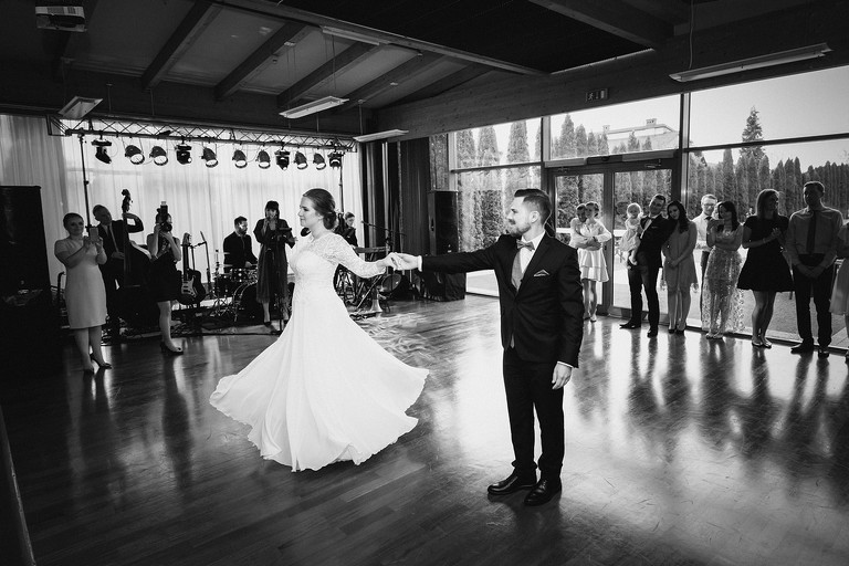 fotografia slubna, fotografia slubna krakow, zdjecia slubne krakow, fotograf slubny krakow, fotograf na wesele krakow, wesele best western krakow, wiosenny slub krakow, zdjecia slubne slask, fotografowie slubni krakow, dwoch fotografow na slub, najpiekniejsze zdjecia slubne, najlepsze zdjecia slubne, zdjecia slubne bielsko, fotograf slubny bielsko, www.magiaobrazu.com, zdjecia slubne bielsko, fotografia slubna slask, fotograf cieszyn, zdjecia slubne cieszyn