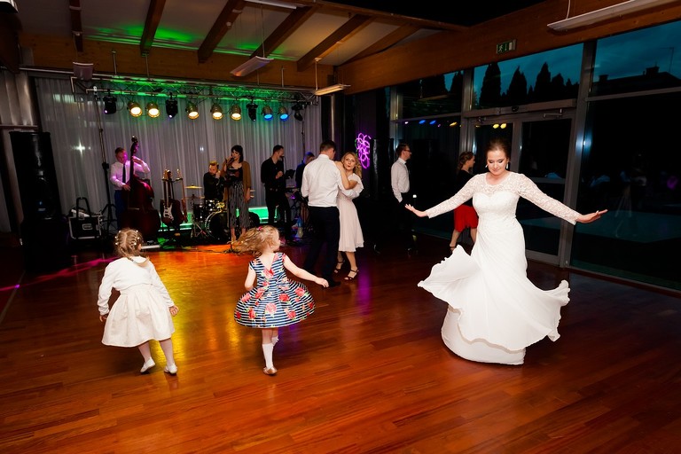 fotografia slubna, fotografia slubna krakow, zdjecia slubne krakow, fotograf slubny krakow, fotograf na wesele krakow, wesele best western krakow, wiosenny slub krakow, zdjecia slubne slask, fotografowie slubni krakow, dwoch fotografow na slub, najpiekniejsze zdjecia slubne, najlepsze zdjecia slubne, zdjecia slubne bielsko, fotograf slubny bielsko, www.magiaobrazu.com, zdjecia slubne bielsko, fotografia slubna slask, fotograf cieszyn, zdjecia slubne cieszyn