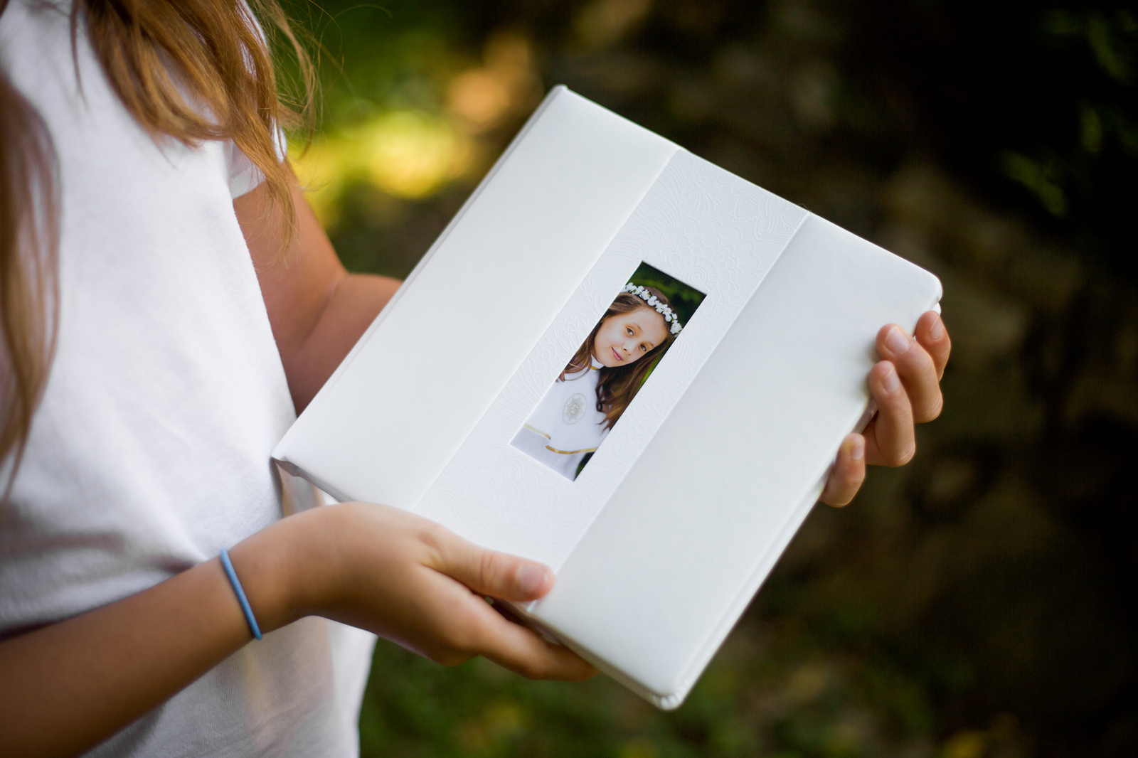 Fotoalbum z komunii - piękny album ze sztywnymi kartami w białej oprawie z ekoskóry