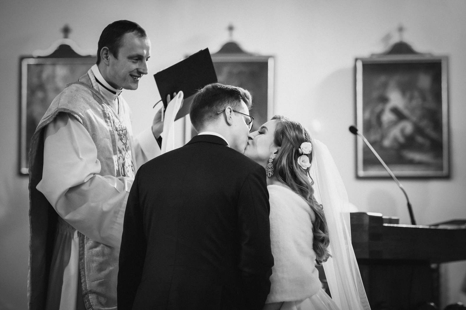 fotograf na ślub śląsk, fotografia slubna jastrzebie, zdjecia slubne jastrzebie, fotograf slubny jastrzebie, fotografia slubna slask, fotografia slubna katowice, zdjecia slubne katowice, fotograf slubny katowice, zdjecia slubne bielsko, zdjecia slubne mikolow, fotografia slubna mikolow, zdjecia slubne zory, fotografia slubna bielsko, wesele kompleks Dabrowka w Jastrzebiu, wesele w dabrowce jatrzebie,dwoch fotografow na slub, fotografia slubna krakow, fotograf na slub krakow, zdjecia slubne krakow, slub w mikolowie