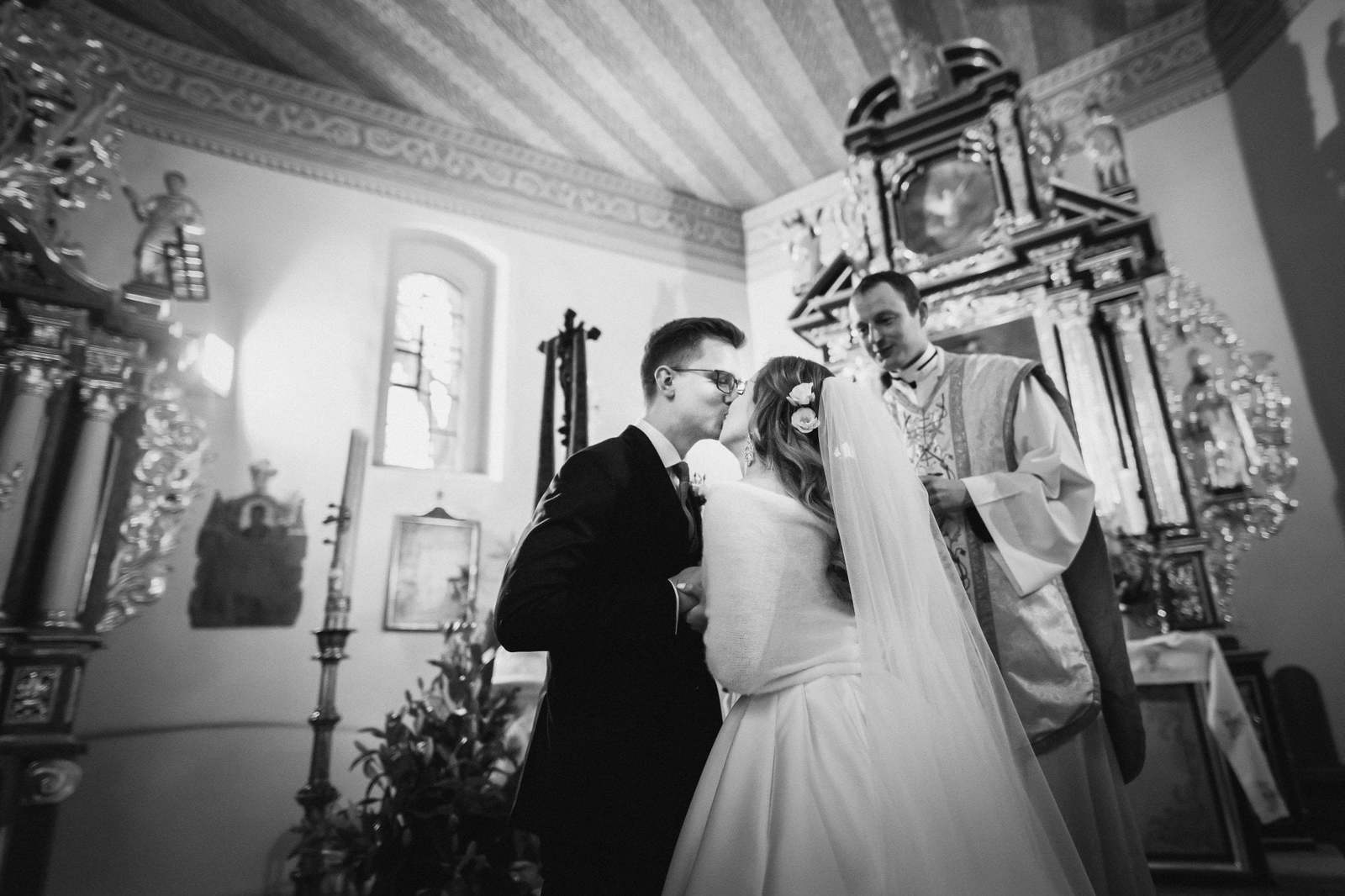 fotograf na ślub śląsk, fotografia slubna jastrzebie, zdjecia slubne jastrzebie, fotograf slubny jastrzebie, fotografia slubna slask, fotografia slubna katowice, zdjecia slubne katowice, fotograf slubny katowice, zdjecia slubne bielsko, zdjecia slubne mikolow, fotografia slubna mikolow, zdjecia slubne zory, fotografia slubna bielsko, wesele kompleks Dabrowka w Jastrzebiu, wesele w dabrowce jatrzebie,dwoch fotografow na slub, fotografia slubna krakow, fotograf na slub krakow, zdjecia slubne krakow, slub w mikolowie