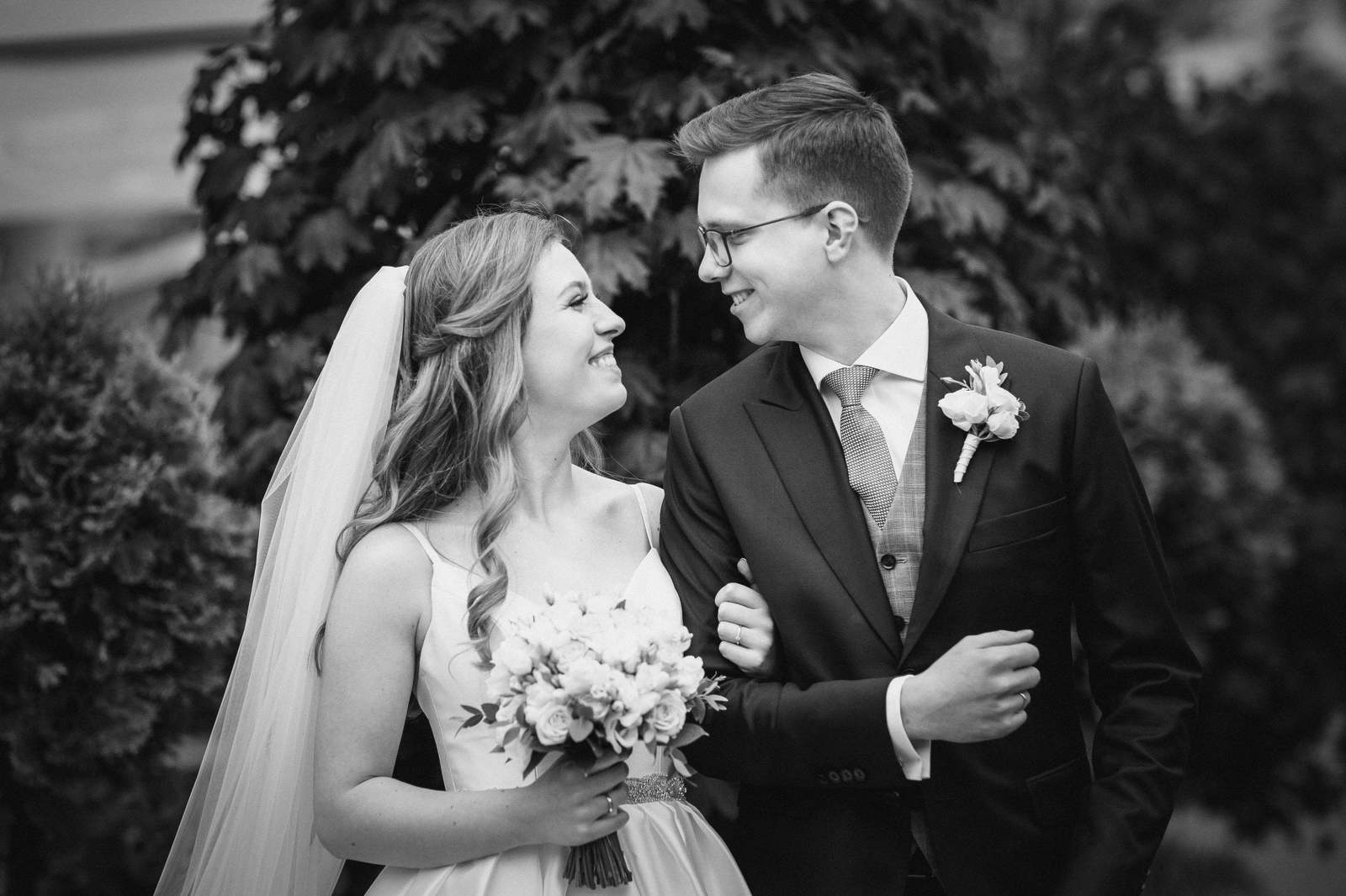 fotograf na ślub śląsk, fotografia slubna jastrzebie, zdjecia slubne jastrzebie, fotograf slubny jastrzebie, fotografia slubna slask, fotografia slubna katowice, zdjecia slubne katowice, fotograf slubny katowice, zdjecia slubne bielsko, zdjecia slubne mikolow, fotografia slubna mikolow, zdjecia slubne zory, fotografia slubna bielsko, wesele kompleks Dabrowka w Jastrzebiu, wesele w dabrowce jatrzebie,dwoch fotografow na slub, fotografia slubna krakow, fotograf na slub krakow, zdjecia slubne krakow, slub w mikolowie