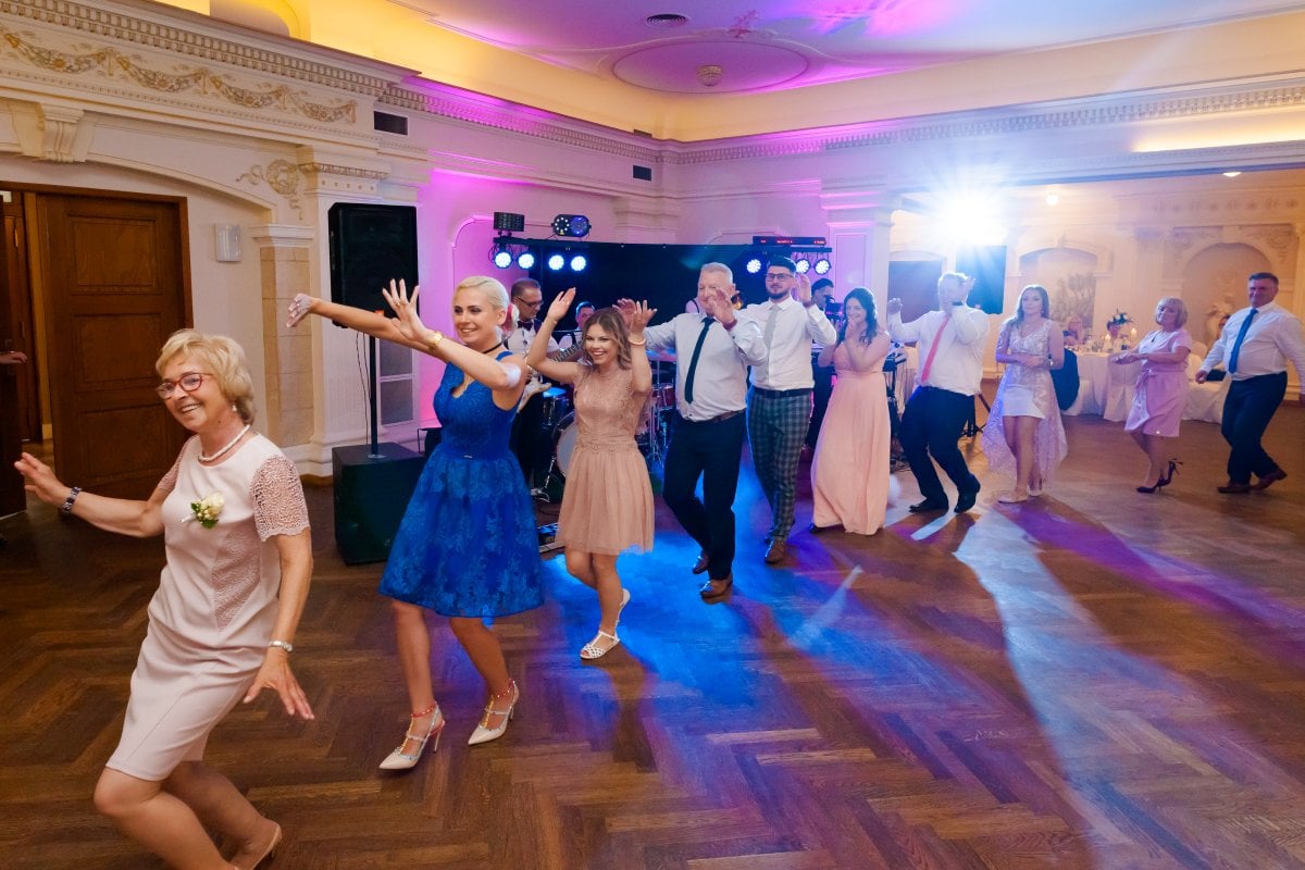 Fotografia slubna Czechowice, dworek stara cynkownia czechowice, wesele w starej cynkowni w czechowicach, wesele cynkownia czechowice, zdjecia slubne orzesze, slub w orzeszu, fotografia slubna slask, fotografia slubna katowice, zdjecia slubne katowice, fotograf slubny katowice, zdjecia slubne bielsko, zdjecia slubne mikolow, fotografia slubna mikolow, zdjecia slubne zory, fotografia slubna bielsko, dwoch fotografow na slub, fotografia slubna krakow, fotograf na slub krakow, zdjecia slubne krakow, slub w mikolowie