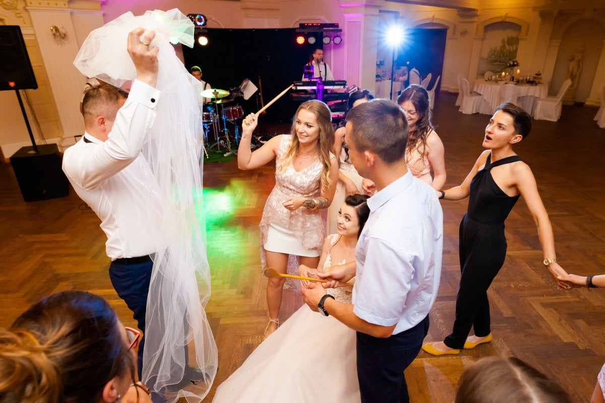 Fotografia slubna Czechowice, dworek stara cynkownia czechowice, wesele w starej cynkowni w czechowicach, wesele cynkownia czechowice, zdjecia slubne orzesze, slub w orzeszu, fotografia slubna slask, fotografia slubna katowice, zdjecia slubne katowice, fotograf slubny katowice, zdjecia slubne bielsko, zdjecia slubne mikolow, fotografia slubna mikolow, zdjecia slubne zory, fotografia slubna bielsko, dwoch fotografow na slub, fotografia slubna krakow, fotograf na slub krakow, zdjecia slubne krakow, slub w mikolowie