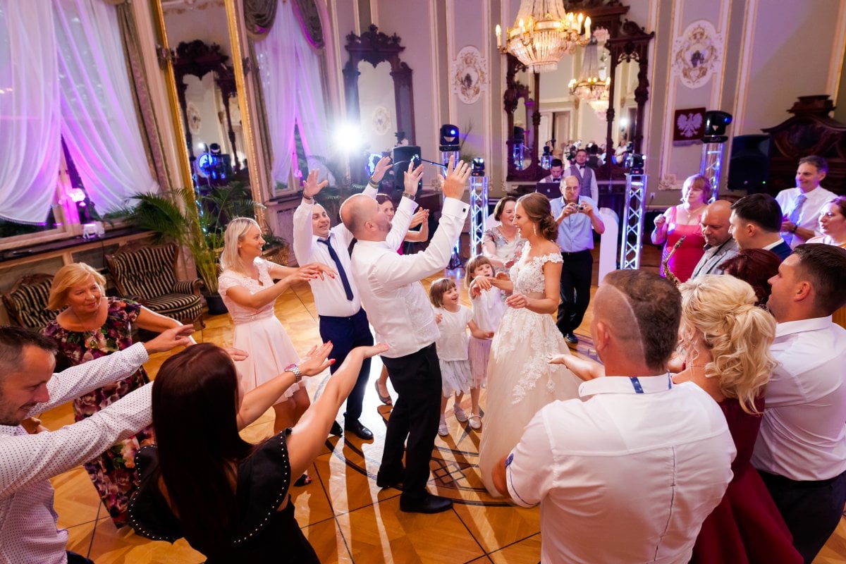 fotografia slubna Katowice, pałac dietla sosnowiec, fotograf slubny slask, zdjecia slubne slask, fotograf na slub slask, kosciol michala archaniola katowice, zdjecia slubne sosnowiec, zabytkowy samochod na slub, fotografia slubna sosnowiec,wesele w palacu dietla w sosnowcu, slub w parku kosciuszki, fotografia slubna slask, fotografia slubna katowice, zdjecia slubne katowice, fotograf slubny katowice, zdjecia slubne bielsko, zdjecia slubne mikolow, fotografia slubna bielsko, dwoch fotografow na slub, fotografia slubna krakow, fotograf na slub krakow, zdjecia slubne krakow,