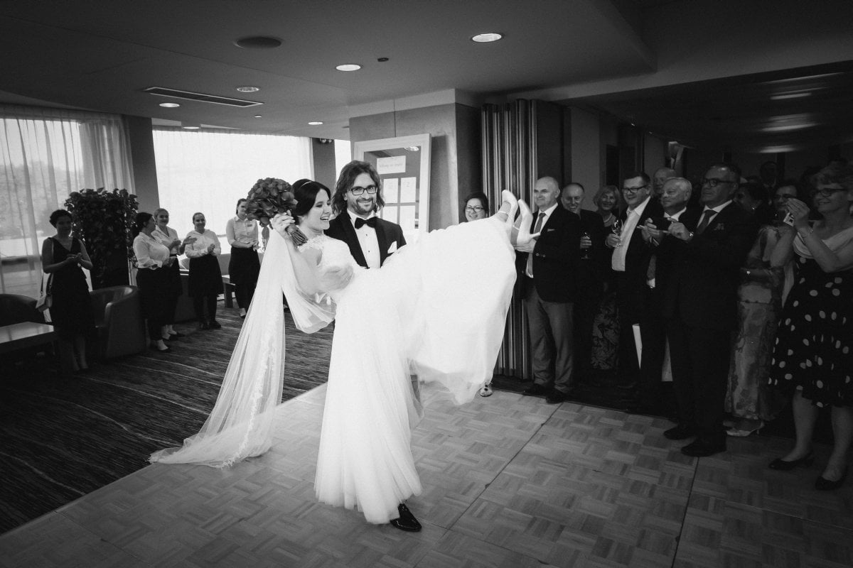 Fotografia ślubna Kraków, fotografia slubna, fotografia slubna krakow, zdjecia slubne krakow, fotograf slubny krakow, fotograf na wesele krakow, slub w klasztorze dominikanow krakow, slub dominikanie krakow, Hilton Garden Inn Krakow, wesele w Hiltonie Krakow, najlepsze zdjecia slubne, fotografia slubna slask, zdjecia slubne slask, fotografia slubna wieliczka, zdjecia slubne wieliczka, zdjecia slubne bielsko, fotograf slubny bielsko, www.magiaobrazu.com, zdjecia slubne bielsko, fotografia slubna slask, fotograf cieszyn, zdjecia slubne cieszyn