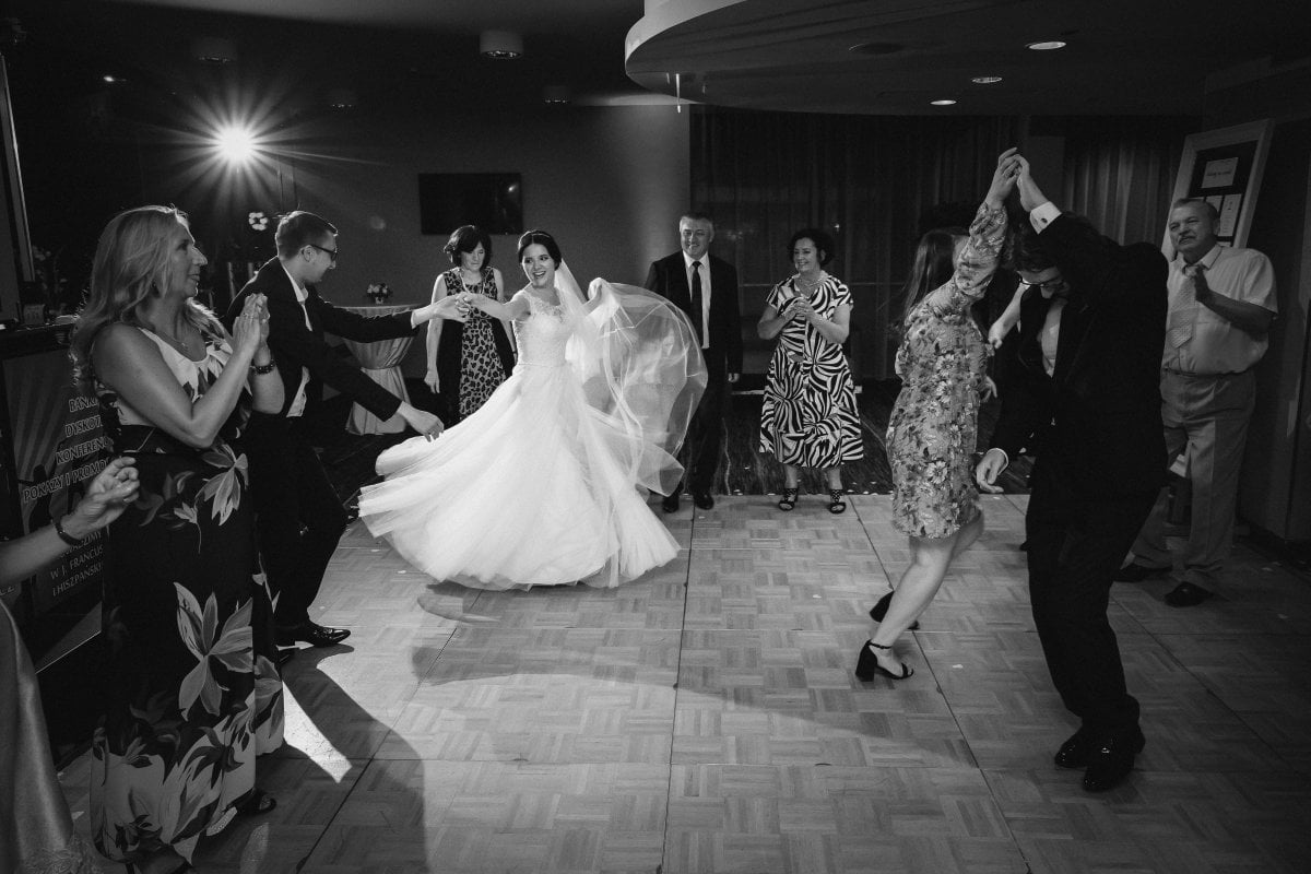 Fotografia ślubna Kraków, fotografia slubna, fotografia slubna krakow, zdjecia slubne krakow, fotograf slubny krakow, fotograf na wesele krakow, slub w klasztorze dominikanow krakow, slub dominikanie krakow, Hilton Garden Inn Krakow, wesele w Hiltonie Krakow, najlepsze zdjecia slubne, fotografia slubna slask, zdjecia slubne slask, fotografia slubna wieliczka, zdjecia slubne wieliczka, zdjecia slubne bielsko, fotograf slubny bielsko, www.magiaobrazu.com, zdjecia slubne bielsko, fotografia slubna slask, fotograf cieszyn, zdjecia slubne cieszyn