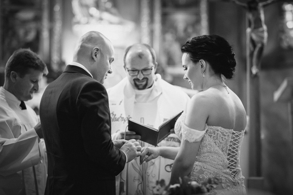 fotografia slubna myslenice, fotografia slubna katowice, zdjecia slubne katowice, fotograf slubny slask, fotograf na slub slask, dworek kociolek dobczyce, wesele w dworku kociolek w dobczycach, kosciol wspomozenia wiernych dobczyce, slub w kosciele wspomozenia wiernych w dobczycach, zdjecia slubne myslenice, fotografia slubna myslenice, fotograf slubny krakow, zdjecia slubne bielsko, zdjecia slubne mikolow, fotografia slubna bielsko, dwoch fotografow na slub, fotografia slubna krakow, fotograf na slub krakow, zdjecia slubne krakow,