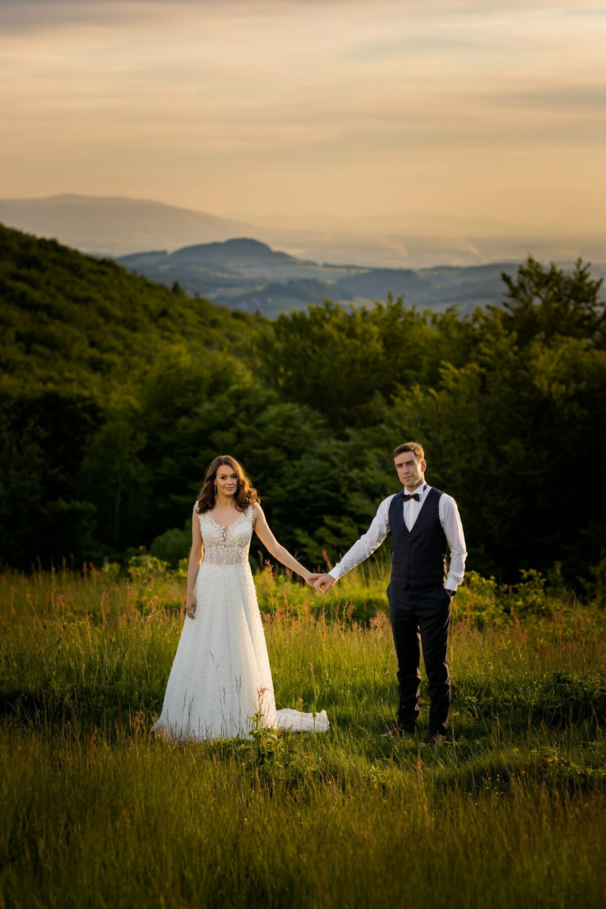 fotografia ślubna ustroń, sesja slubna w gorach, plener slubny w gorach, sesja slubna beskidy, plener slubny w beskidach, fotografia slubna bielsko, zdjecia slubne na rownicy, fotografia slubna ustron, plener slubny slask, zdjecia slubne bielsko, fotografia slubna bielsko, jesienny plener slubny, jesienna sesja slubna, fotografia slubna zywiec, zdjecia slubne zywiec, fotografia slubna slask, fotografia slubna katowice, zdjecia slubne katowice, fotograf slubny katowice, zdjecia slubne bielsko, fotograf slubny bielsko, zdjecia slubne slask, dwoch fotografow na slub, fotografia slubna krakow, zdjecia slubne zywiec, fotografia slubna zywiec