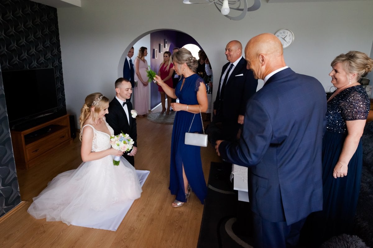 Fotografia ślubna Żywiec, Piekny czerwcowy slub Moniki i Artura. Ceremonia w kosciele sw. Katarzyny w Czechowicach, Wesele w Dworku Goralskim w Lodygowicach www.magiaobrazu.com