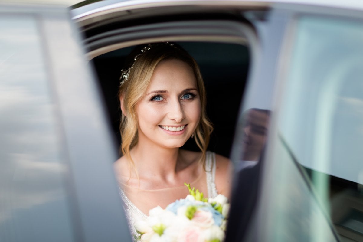 Fotografia ślubna Żywiec, Piekny czerwcowy slub Moniki i Artura. Ceremonia w kosciele sw. Katarzyny w Czechowicach, Wesele w Dworku Goralskim w Lodygowicach www.magiaobrazu.com