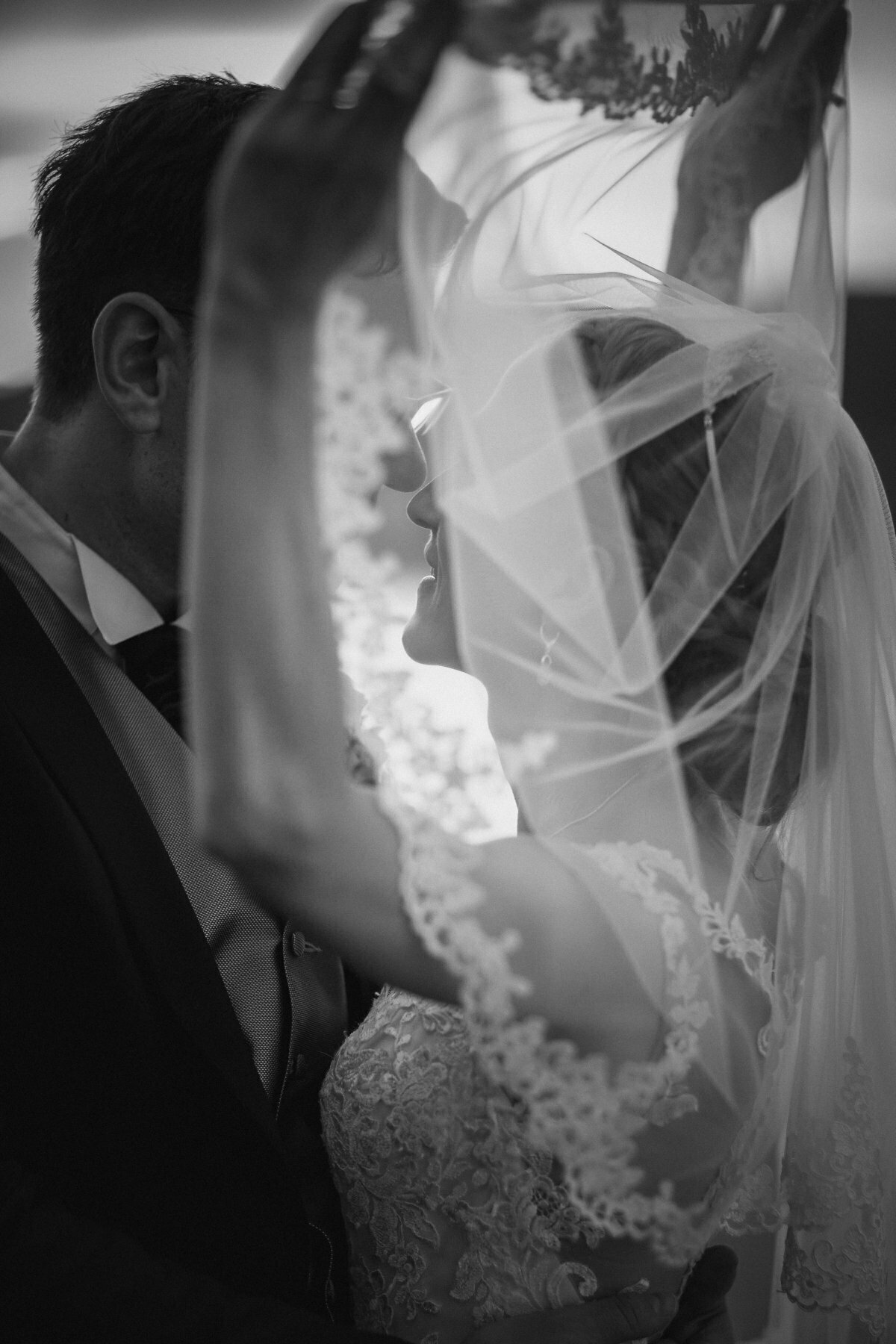 najlepsze zdjecia slubne, najpiekniejsze zdjecia slubne, fotografia slubna slask, zdjecia slubne slask, najlepszy fotograf slubny slask, plener slubny slask, sesje slubne slask, fotograf na slub slask, piekne fotografie slubne slask, dwoch fotografow na slub, fotografia weselna slask, fotografia weselna krakow, naturalna fotografia slubna, zdjecia slubne bielsko, fotograf slubny bielsko, fotografia slubna bielsko, zdjecia slubne krakow, fotografia slubna krakow, fotograf slubny krakow, oryginalna fotografia slubna, www.magiaobrazu.com,