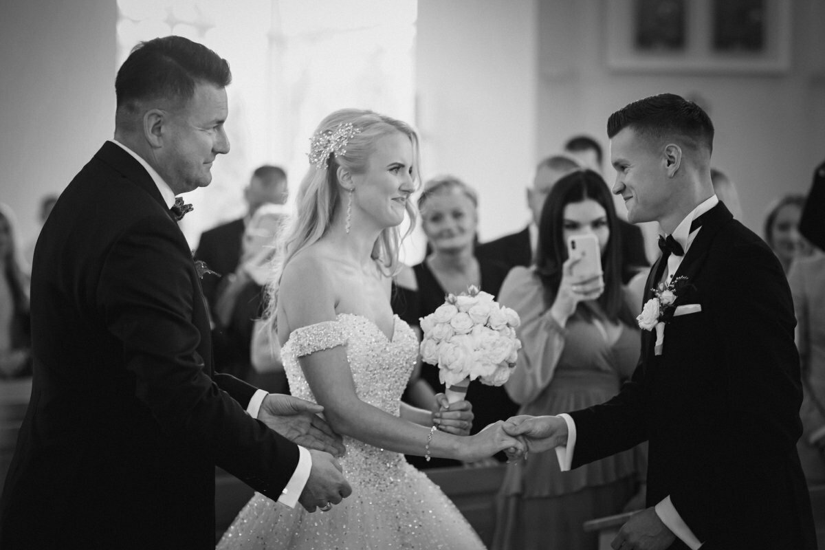 najlepsze zdjecia slubne 2021, najlepsze zdjęcia ślubne 2021, najpiekniejsze zdjecia slubne, fotografia slubna slask, zdjecia slubne slask, najlepszy fotograf slubny slask, plener slubny slask, sesje slubne slask, fotograf na slub slask, piekne fotografie slubne slask, dwoch fotografow na slub, fotografia weselna slask, fotografia weselna krakow, naturalna fotografia slubna, zdjecia slubne bielsko, fotograf slubny bielsko, fotografia slubna bielsko, zdjecia slubne krakow, fotografia slubna krakow, fotograf slubny krakow, oryginalna fotografia slubna, www.magiaobrazu.com,