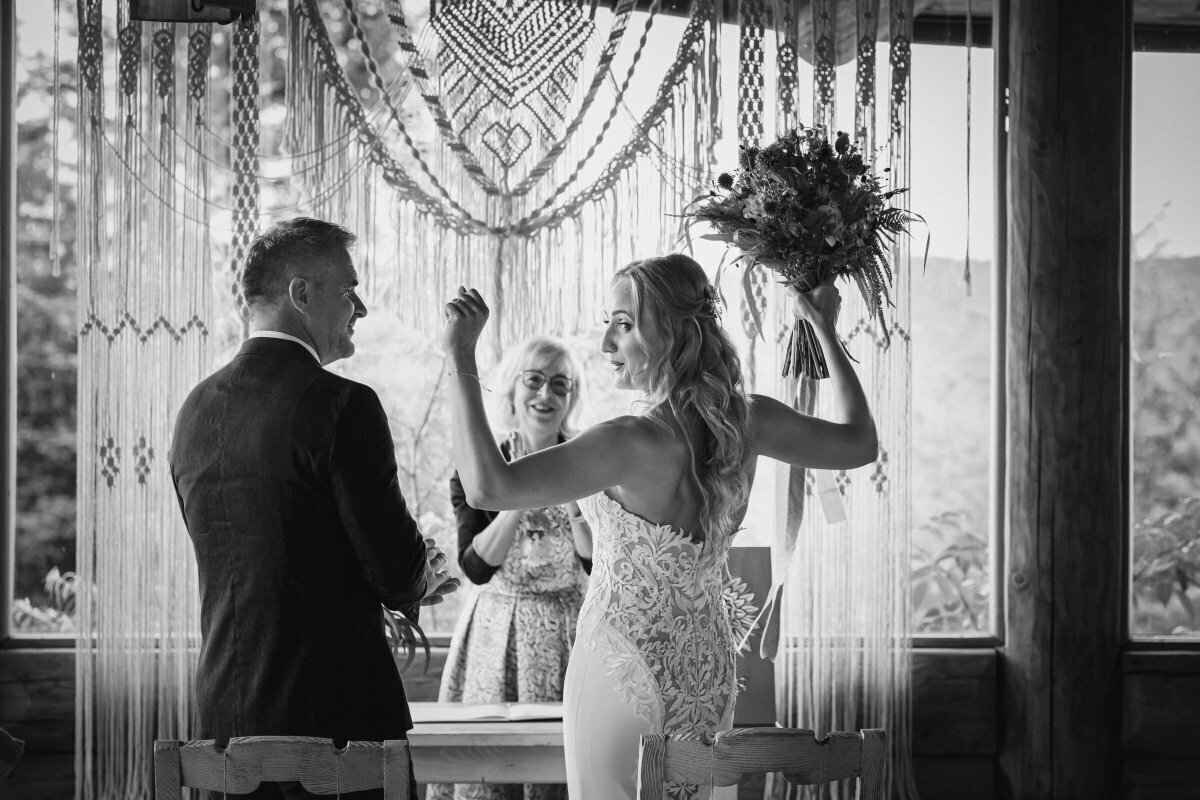 najlepsze zdjęcia ślubne 2021, najlepsze zdjęcia ślubne 2021, najpiekniejsze zdjecia slubne, fotografia slubna slask, zdjecia slubne slask, najlepszy fotograf slubny slask, plener slubny slask, sesje slubne slask, fotograf na slub slask, piekne fotografie slubne slask, dwoch fotografow na slub, fotografia weselna slask, fotografia weselna krakow, naturalna fotografia slubna, zdjecia slubne bielsko, fotograf slubny bielsko, fotografia slubna bielsko, zdjecia slubne krakow, fotografia slubna krakow, fotograf slubny krakow, oryginalna fotografia slubna, www.magiaobrazu.com,