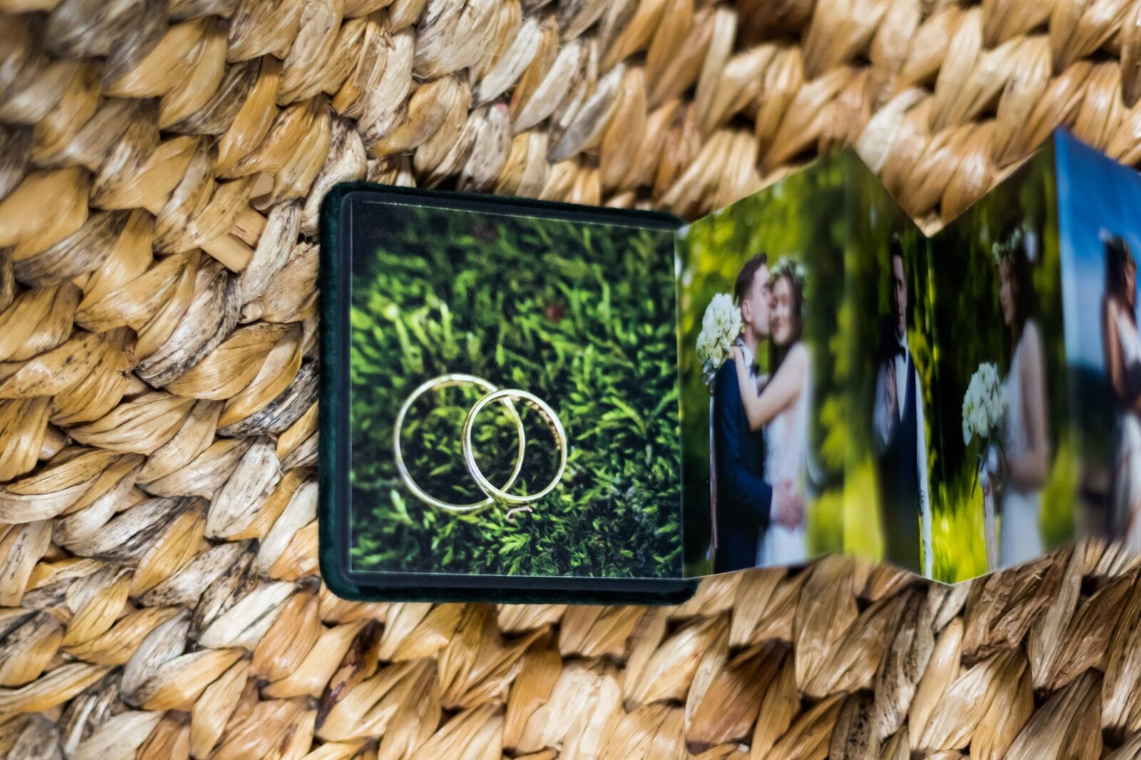 Oryginalne podziękowania dla gości weselnych, mini album ze ślubu oprawiony w zielony aksamit