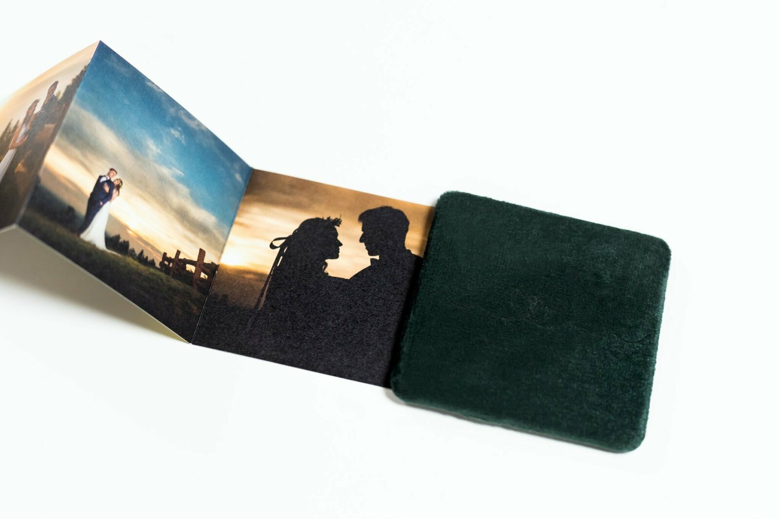 Oryginalne podziękowania dla gości weselnych, mini album ze ślubu oprawiony w zielony aksamit