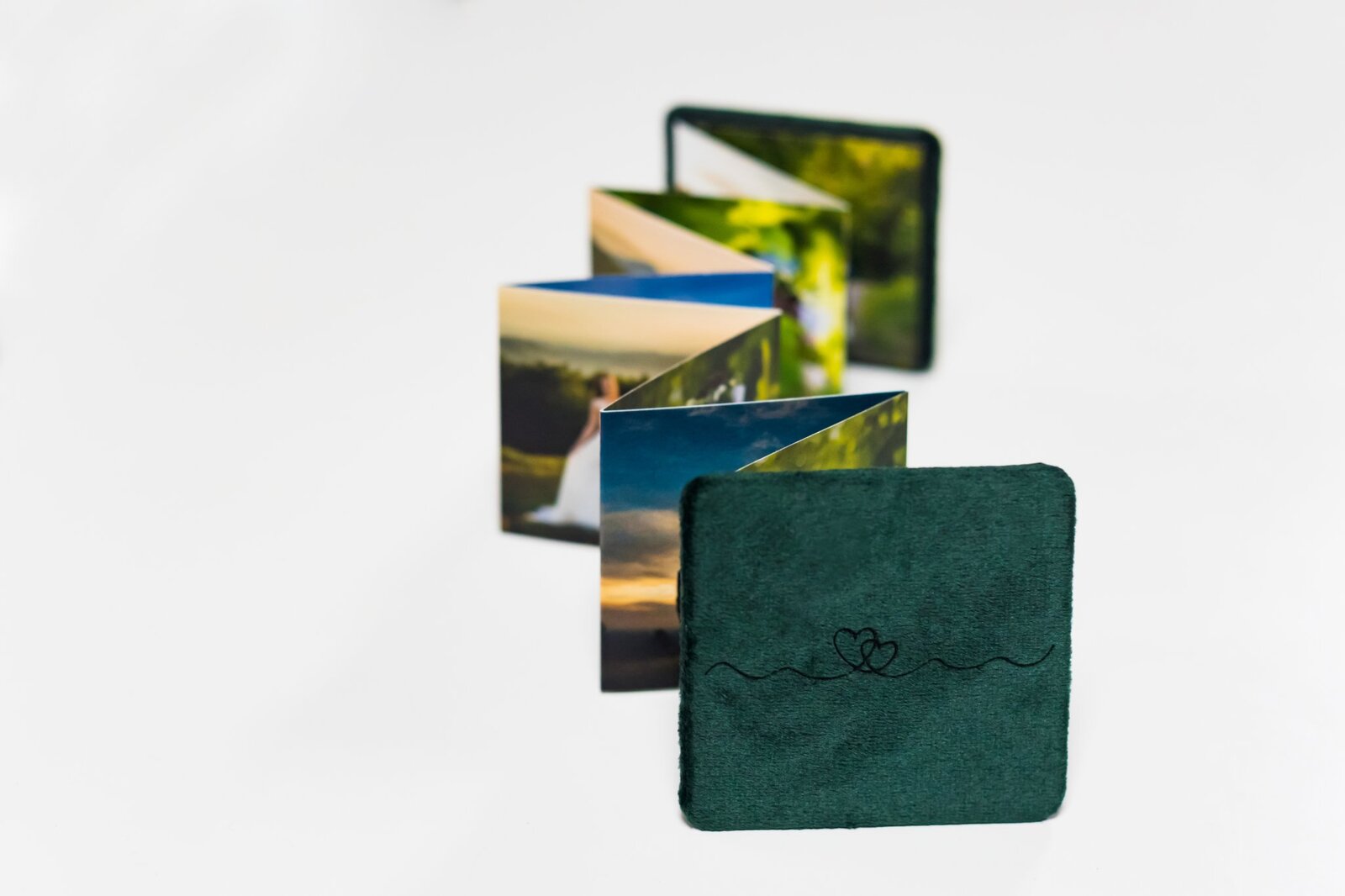 Oryginalne podziękowania dla gości weselnych, mini album ze ślubu oprawiony w zielony aksamit