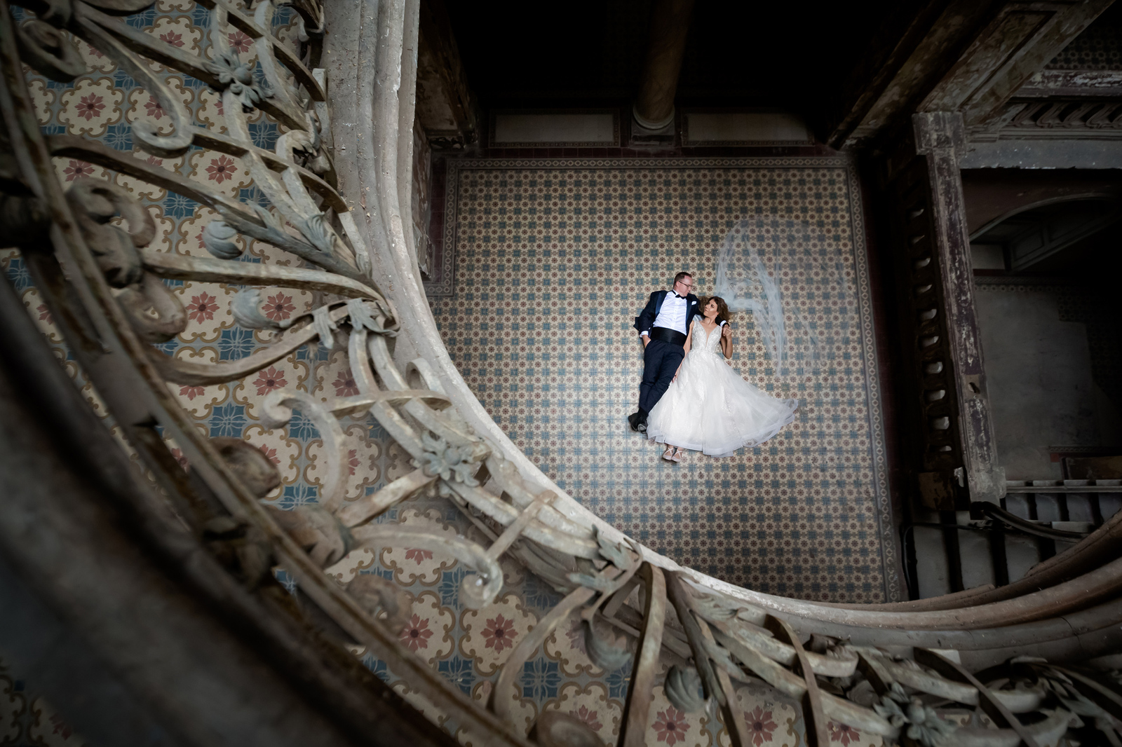 zdjecia slubne w palacu, sesja slubna w palacu w krowiarkach, plener w palacu w krowiarkach, sesja krowiarki, plener krowiarki, zdjecia slubne bielsko, fotografia slubna bielsko, sesja slubna w starym palacu, plener slubny w opuszczonym palacu, www.magiaobrazu.com, fotografia slubna Krakow, fotografia slubna slask, zdjecia slubne krakow, fotograf slubny slask, dwoch fotografow na slub, fotograf czechowice, zdjecia slubne bielsko, fotografia slubna bielsko,