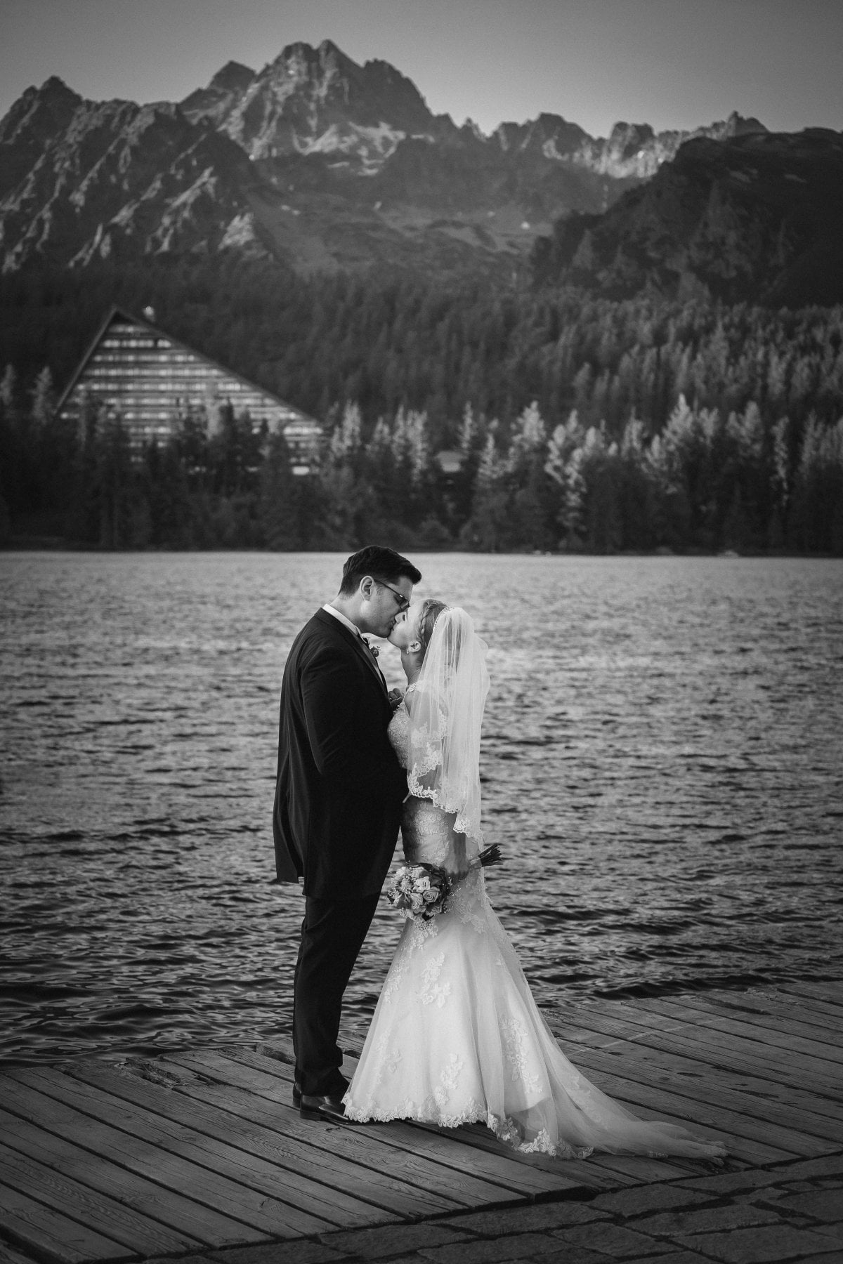 plener slubny w Tatrach, sesja slubna Tatry, fotografia slubna slask, fotograf slubny slask, sesja slubna tatry, fotograf na slub slask, zdjecia slubne slask, plener slubny tatry, fotografia slubna slask, zdjecia slubne krakow, zdjecia slubne zakopane, fotografia slubna krakow, zdjecia slubne slask, fotografia slubna bielsko, zdjecia slubne bielsko, fotografia slubna zywiec, zdjecia slubne zywiec, piekna sesja slubna, najladniejsze sesje slubne, fotograf slubny Krakow, fotografowie slubni, dwoch fotografow na slub,