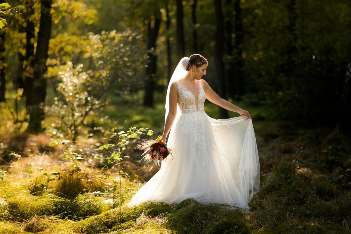 plener ślubny w lesie, romantyczna sesja ślubna śląsk, romantyczna sesja slubna slask, zdjecia slubne zywiec, romantyczny plener slubny, fotograf slubny bielsko, plener slubny w lesie slask, sesja slubna w lesie slask, plener slubny las slask, fotografia slubna slask, zdjecia slubne slask, fotografia slubna katowice, zdjecia slubne katowice, romantyczna sesja slubna slask, zdjecia slubne bielsko, fotografia slubna bielsko, oryginalny plener slubny, oryginalna sesja slubna, www.magiaobrazu.com