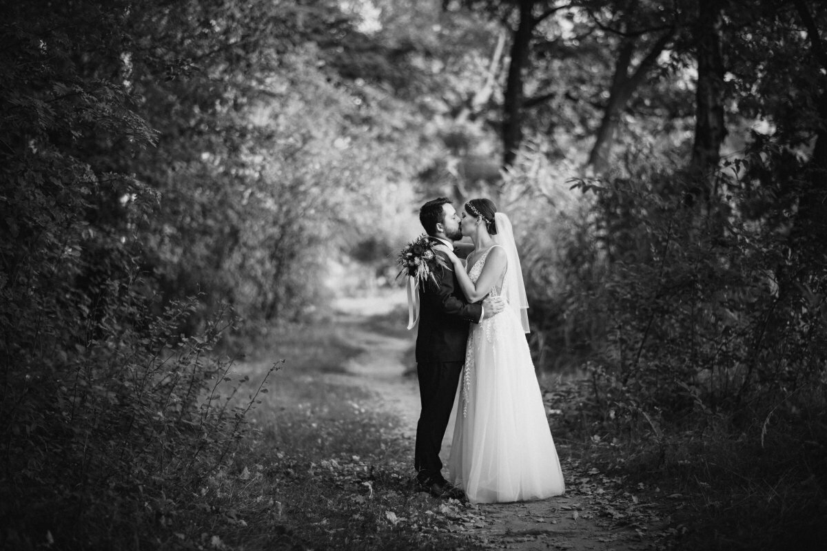 plener ślubny w lesie, romantyczna sesja ślubna śląsk, romantyczna sesja slubna slask, zdjecia slubne zywiec, romantyczny plener slubny, fotograf slubny bielsko, plener slubny w lesie slask, sesja slubna w lesie slask, plener slubny las slask, fotografia slubna slask, zdjecia slubne slask, fotografia slubna katowice, zdjecia slubne katowice, romantyczna sesja slubna slask, zdjecia slubne bielsko, fotografia slubna bielsko, oryginalny plener slubny, oryginalna sesja slubna, www.magiaobrazu.com