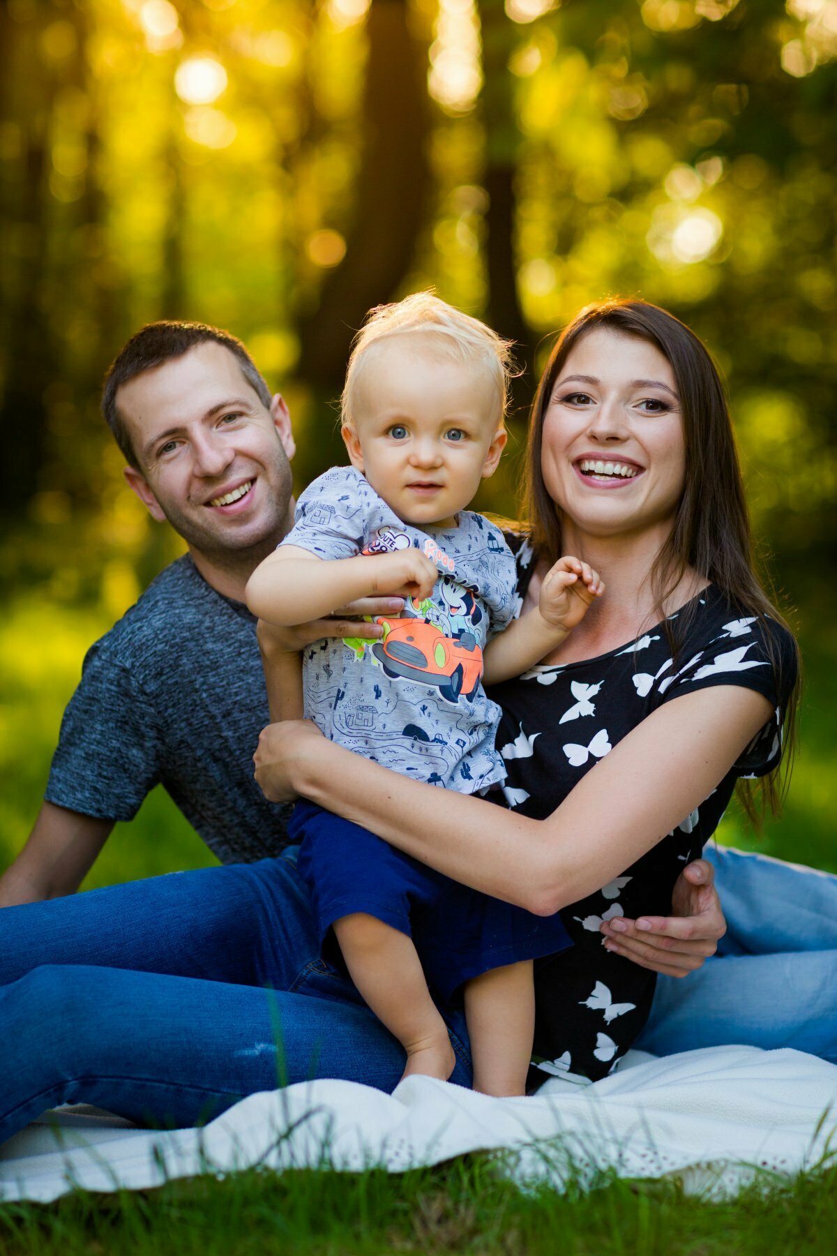 Radosna sesja rodzinna Pszczyna, lifestylowa sesja rodzinna pszczyna, lifestylowe sesje rodzinne pszczyna, letnia sesja rodzinna, sesje dzieciece pszczyna, zdjecia dzieciece pszczyna, sesja rodzinna bielsko, fotografia rodzinna slask, zdjecia portretowe pszczyna, sesja portretowa bielsko, zdjecia w plenerze bielsko, rodzina w plenerze slask, fotografia dziecieca bielsko, zdjecia dzieci bielsko, fotografia rodzinna bielsko-biala, fotografia rodzinna slask, zdjecia ludzi slask, zdjecia dla rodzin, fotograf fotograf rodzinny slask, , fotograf czechowice, fotografia bielsko, zdjecia slask, www.magiaobrazu.com,