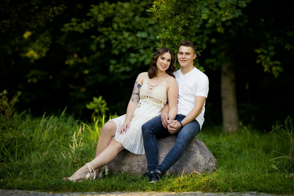 Romantyczna sesja pary w plenerze, sesja pary w parku, naturalna sesja pary, sesja par pszczyna, fotografia par pszczyna, romantyczna sesja pszczyna, sesja w parku pszczynskim, sesja narzeczenska w parku, plener narzeczenski w parku,sesje narzeczenskie slask, zdjecia narzeczenskie slask, sesja narzeczenska katowice, sesja zareczynowa slask, fotografia slubna krakow, zdjecia slubne krakow, www.magiaobrazu.com, fotografia slubna slask, fotograf slubny krakow, zdjecia przedslubne slask, fotografia slubna slask, romantyczna sesja narzeczenska, engagement session, prewedding photosession,