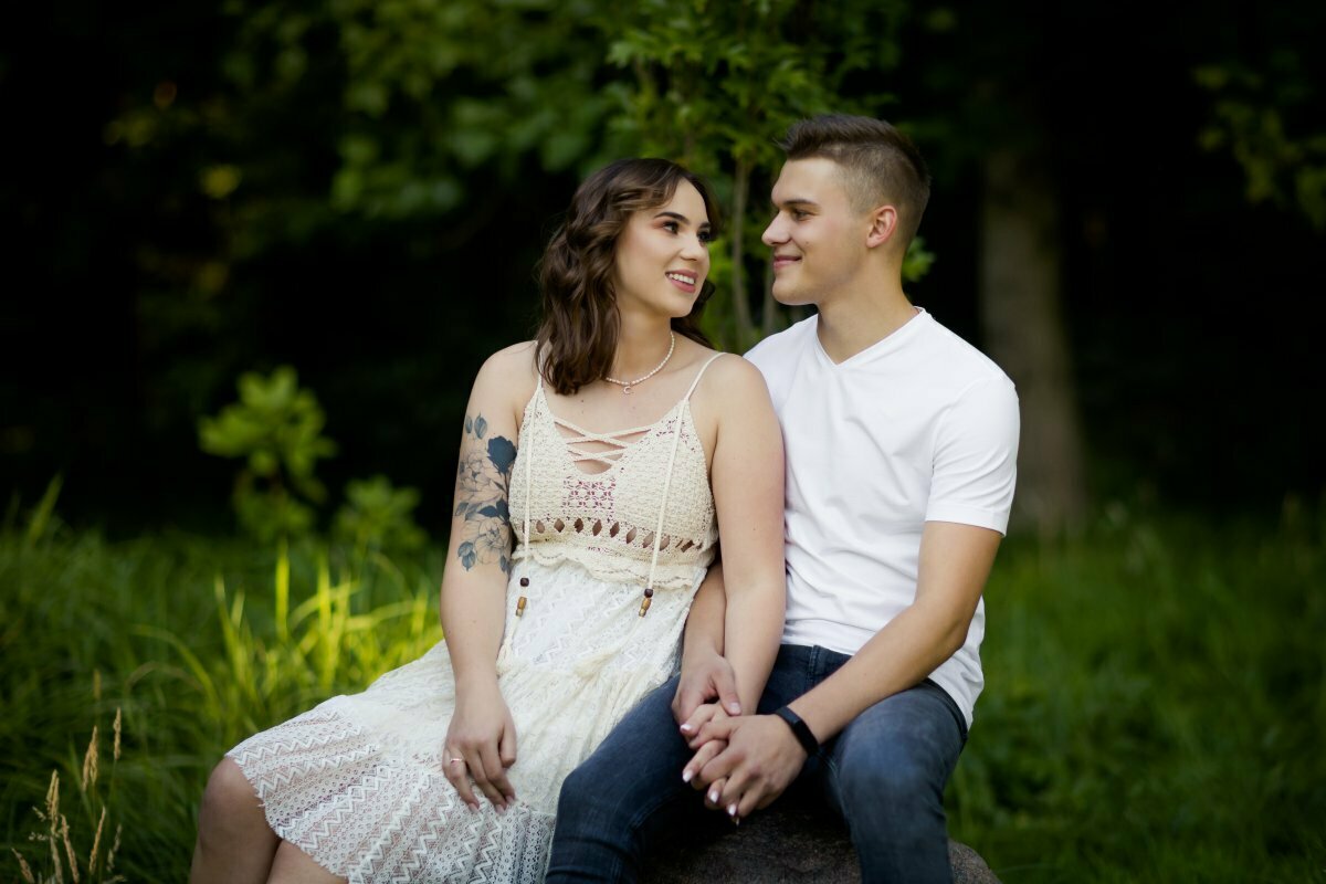 Romantyczna sesja pary w plenerze, sesja pary w parku, naturalna sesja pary, sesja par pszczyna, fotografia par pszczyna, romantyczna sesja pszczyna, sesja w parku pszczynskim, sesja narzeczenska w parku, plener narzeczenski w parku,sesje narzeczenskie slask, zdjecia narzeczenskie slask, sesja narzeczenska katowice, sesja zareczynowa slask, fotografia slubna krakow, zdjecia slubne krakow, www.magiaobrazu.com, fotografia slubna slask, fotograf slubny krakow, zdjecia przedslubne slask, fotografia slubna slask, romantyczna sesja narzeczenska, engagement session, prewedding photosession,