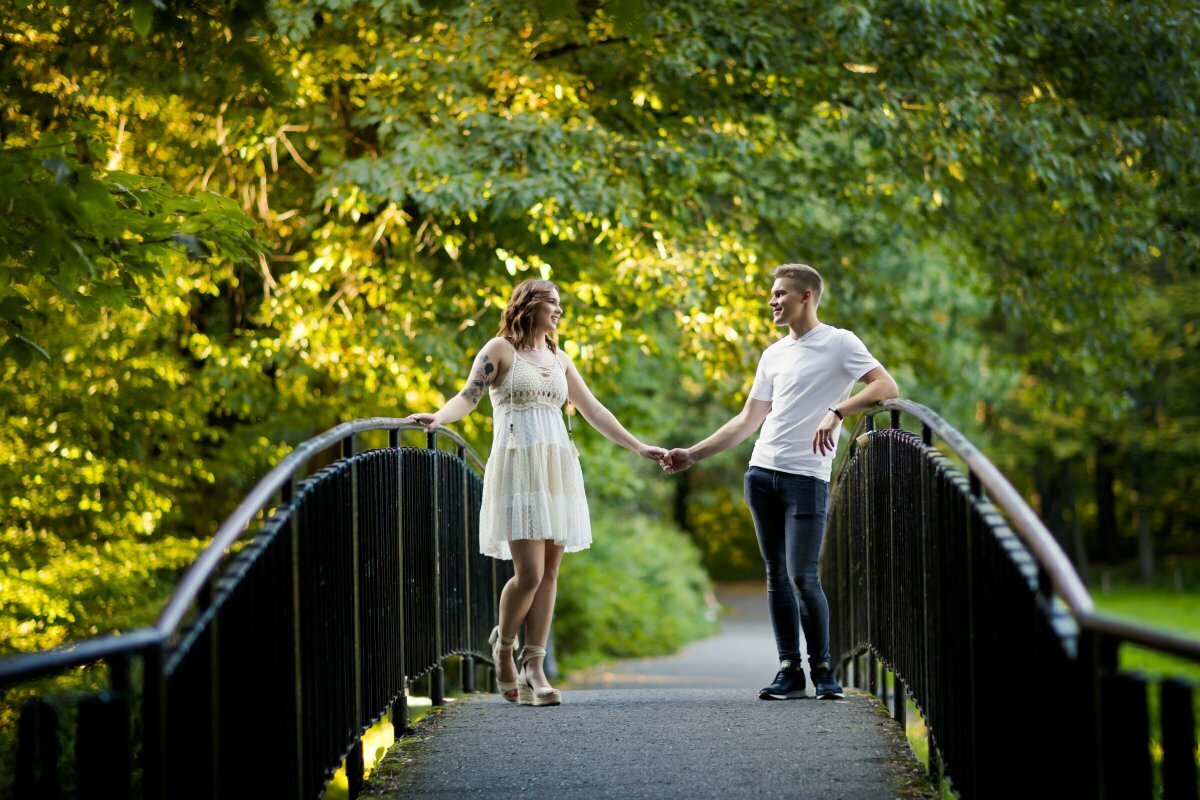 Romantyczna sesja pary w plenerze, sesja pary w parku, naturalna sesja pary, sesja par pszczyna, fotografia par pszczyna, romantyczna sesja pszczyna, sesja w parku pszczynskim, sesja narzeczenska w parku, plener narzeczenski w parku,sesje narzeczenskie slask, zdjecia narzeczenskie slask, sesja narzeczenska katowice, sesja zareczynowa slask, fotografia slubna krakow, zdjecia slubne krakow, www.magiaobrazu.com, fotografia slubna slask, fotograf slubny krakow, zdjecia przedslubne slask, fotografia slubna slask, romantyczna sesja narzeczenska, engagement session, prewedding photosession,