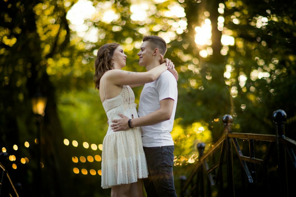 Romantyczna sesja pary w plenerze, sesja pary w parku, naturalna sesja pary, sesja par pszczyna, fotografia par pszczyna, romantyczna sesja pszczyna, sesja w parku pszczynskim, sesja narzeczenska w parku, plener narzeczenski w parku,sesje narzeczenskie slask, zdjecia narzeczenskie slask, sesja narzeczenska katowice, sesja zareczynowa slask, fotografia slubna krakow, zdjecia slubne krakow, www.magiaobrazu.com, fotografia slubna slask, fotograf slubny krakow, zdjecia przedslubne slask, fotografia slubna slask, romantyczna sesja narzeczenska, engagement session, prewedding photosession,