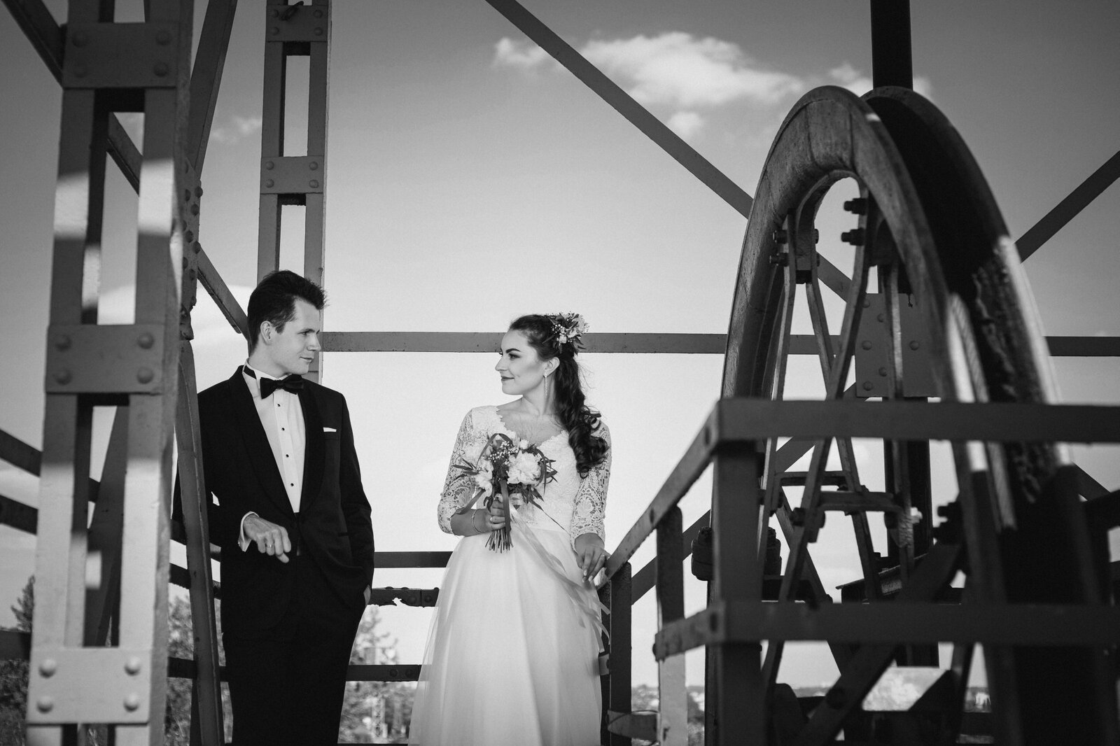 romantyczna sesja ślubna śląsk, romantyczna sesja slubna slask, zdjecia slubne zywiec, romantyczny plener slubny, fotograf slubny bielsko, plener slubny w lesie slask, sesja slubna w lesie slask, plener slubny las slask, sesja slubna nad jeziorem slask, fotografia slubna slask, zdjecia slubne slask, fotografia slubna katowice, zdjecia slubne katowice, romantyczna sesja slubna slask, zdjecia slubne bielsko, fotografia slubna bielsko, oryginalny plener slubny, oryginalna sesja slubna, www.magiaobrazu.com