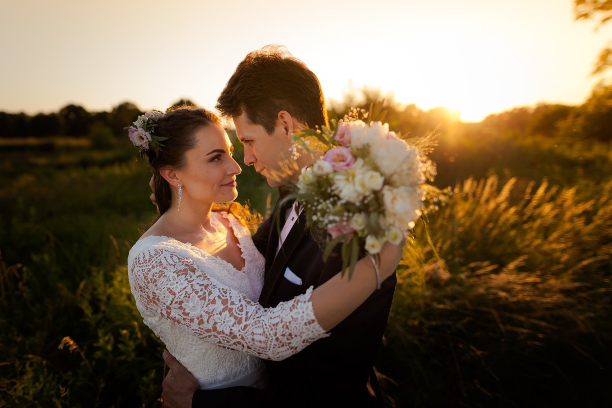 romantyczna sesja ślubna śląsk, romantyczna sesja slubna slask, zdjecia slubne zywiec, romantyczny plener slubny, fotograf slubny bielsko, plener slubny w lesie slask, sesja slubna w lesie slask, plener slubny las slask, sesja slubna nad jeziorem slask, fotografia slubna slask, zdjecia slubne slask, fotografia slubna katowice, zdjecia slubne katowice, romantyczna sesja slubna slask, zdjecia slubne bielsko, fotografia slubna bielsko, oryginalny plener slubny, oryginalna sesja slubna, www.magiaobrazu.com