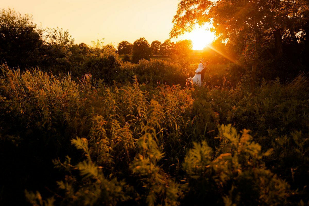 romantyczna sesja ślubna śląsk, romantyczna sesja slubna slask, zdjecia slubne zywiec, romantyczny plener slubny, fotograf slubny bielsko, plener slubny w lesie slask, sesja slubna w lesie slask, plener slubny las slask, sesja slubna nad jeziorem slask, fotografia slubna slask, zdjecia slubne slask, fotografia slubna katowice, zdjecia slubne katowice, romantyczna sesja slubna slask, zdjecia slubne bielsko, fotografia slubna bielsko, oryginalny plener slubny, oryginalna sesja slubna, www.magiaobrazu.com