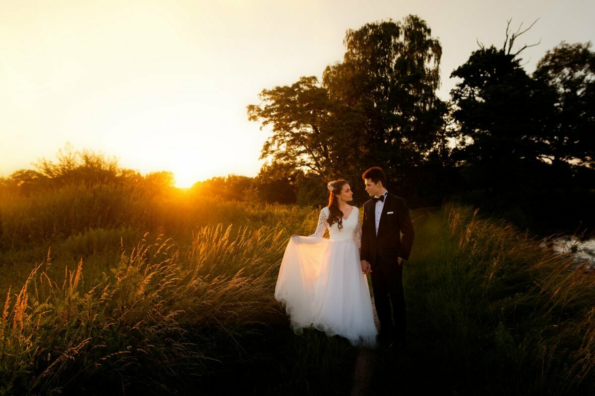 romantyczna sesja ślubna śląsk, romantyczna sesja slubna slask, zdjecia slubne zywiec, romantyczny plener slubny, fotograf slubny bielsko, plener slubny w lesie slask, sesja slubna w lesie slask, plener slubny las slask, sesja slubna nad jeziorem slask, fotografia slubna slask, zdjecia slubne slask, fotografia slubna katowice, zdjecia slubne katowice, romantyczna sesja slubna slask, zdjecia slubne bielsko, fotografia slubna bielsko, oryginalny plener slubny, oryginalna sesja slubna, www.magiaobrazu.com