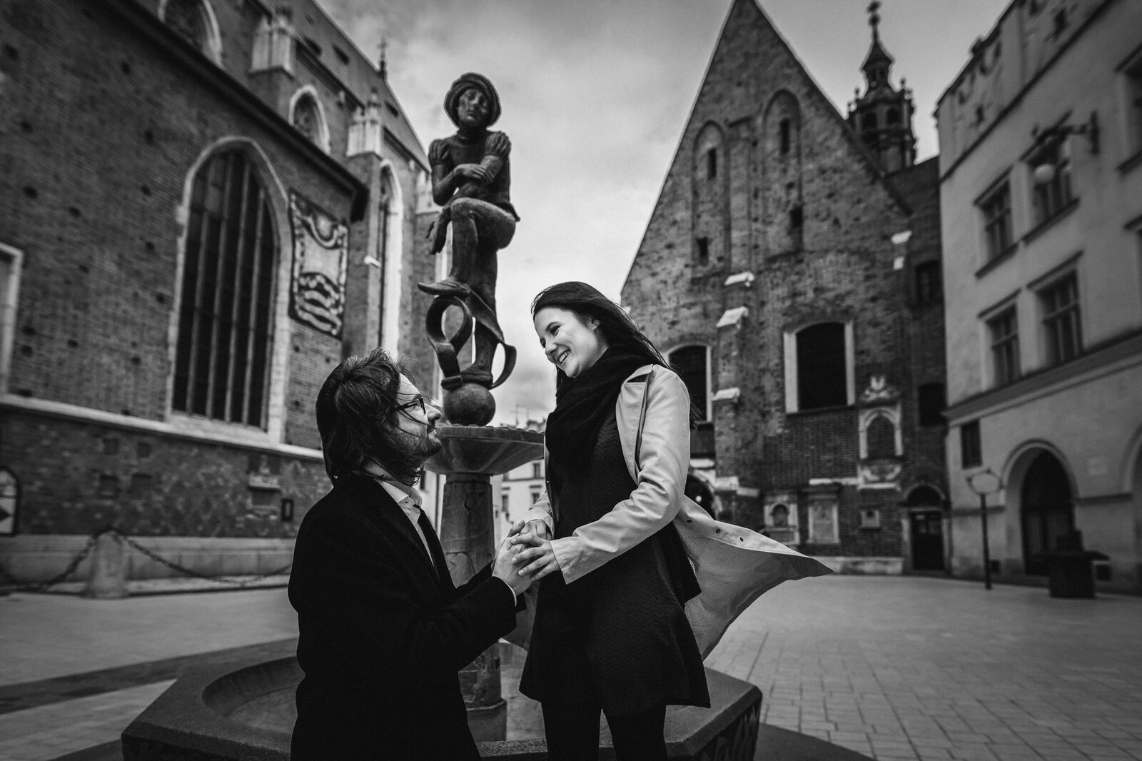 sesja narzeczeńska w krakowie, sesja narzeczenska w krakowie, zimowa sesja narzeczenska krakow, sesja narzeczenska krakow, sesje narzeczenskie krakow, plener zareczynowy krakow, sesja zareczynowa krakow, sesja narzeczenska w miescie, plener narzeczenski w miescie,sesje narzeczenskie slask, zdjecia narzeczenskie slask, sesja narzeczenska katowice, sesja zareczynowa slask, fotografia slubna krakow, zdjecia slubne krakow, www.magiaobrazu.com, fotografia slubna slask, fotograf slubny krakow, fotografia slubna slask, romantyczna sesja narzeczenska, engagement session, prewedding photosession,