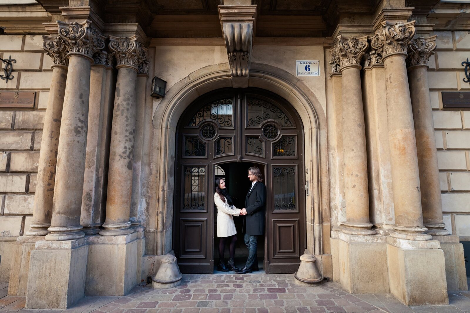 sesja narzeczeńska w krakowie, sesja narzeczenska w krakowie, zimowa sesja narzeczenska krakow, sesja narzeczenska krakow, sesje narzeczenskie krakow, plener zareczynowy krakow, sesja zareczynowa krakow, sesja narzeczenska w miescie, plener narzeczenski w miescie,sesje narzeczenskie slask, zdjecia narzeczenskie slask, sesja narzeczenska katowice, sesja zareczynowa slask, fotografia slubna krakow, zdjecia slubne krakow, www.magiaobrazu.com, fotografia slubna slask, fotograf slubny krakow, fotografia slubna slask, romantyczna sesja narzeczenska, engagement session, prewedding photosession,