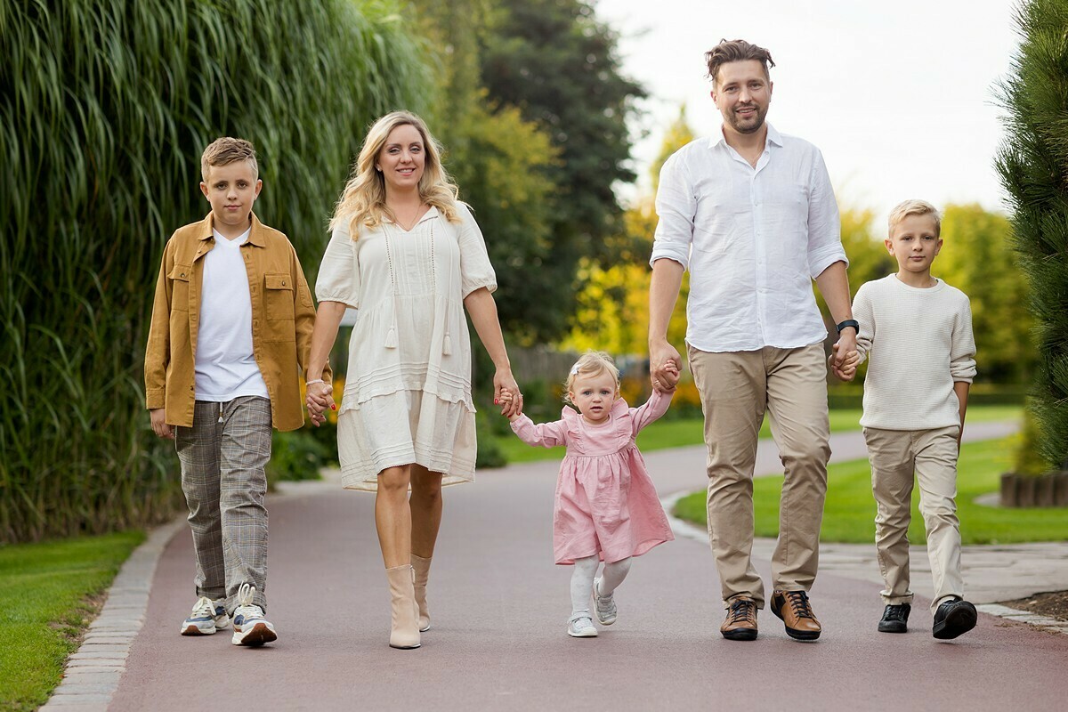 sesja rodzinna w ogrodach kapias, sesje rodzinne w naturze, sesja w ogrodach kapias, sesje w ogrodach kapias, lifestylowa sesja rodzinna pszczyna, sesja rodzinna z psem, sesje rodzinne z psem, zdjecia rodzinne z psem, lifestylowe sesje rodzinne pszczyna, sesje dzieciece pszczyna, zdjecia dzieciece pszczyna, sesja rodzinna bielsko, fotografia rodzinna slask, rodzina w plenerze slask, fotografia dziecieca bielsko, fotografia rodzinna slask, fotograf rodzinny slask, fotograf czechowice, fotografia bielsko