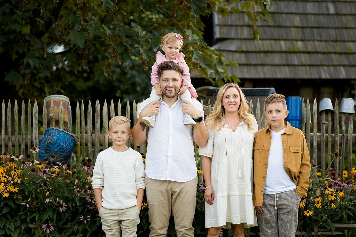 sesja rodzinna w ogrodach kapias, sesje rodzinne w naturze, sesja w ogrodach kapias, sesje w ogrodach kapias, lifestylowa sesja rodzinna pszczyna, sesja rodzinna z psem, sesje rodzinne z psem, zdjecia rodzinne z psem, lifestylowe sesje rodzinne pszczyna, sesje dzieciece pszczyna, zdjecia dzieciece pszczyna, sesja rodzinna bielsko, fotografia rodzinna slask, rodzina w plenerze slask, fotografia dziecieca bielsko, fotografia rodzinna slask, fotograf rodzinny slask, fotograf czechowice, fotografia bielsko