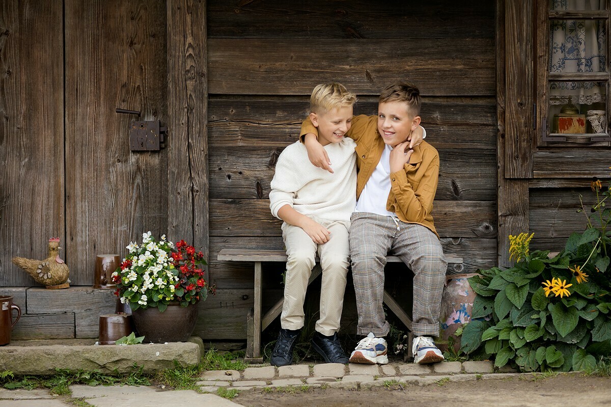 sesja rodzinna w ogrodach kapias, sesje rodzinne w naturze, sesja w ogrodach kapias, sesje w ogrodach kapias, lifestylowa sesja rodzinna pszczyna, sesja rodzinna z psem, sesje rodzinne z psem, zdjecia rodzinne z psem, lifestylowe sesje rodzinne pszczyna, sesje dzieciece pszczyna, zdjecia dzieciece pszczyna, sesja rodzinna bielsko, fotografia rodzinna slask, rodzina w plenerze slask, fotografia dziecieca bielsko, fotografia rodzinna slask, fotograf rodzinny slask, fotograf czechowice, fotografia bielsko