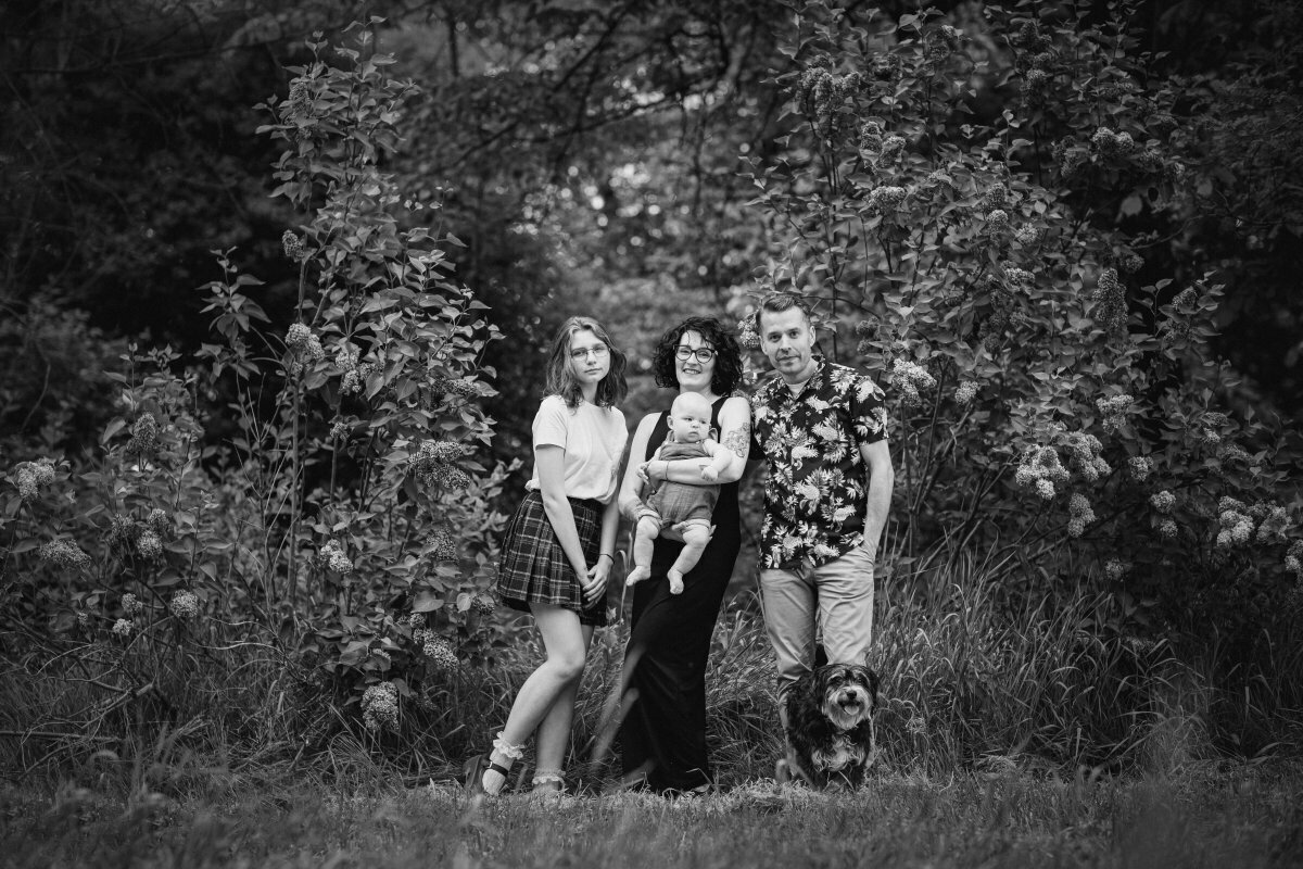 Sesja rodzinna z nastolatką i maluszkiem, lifestylowa sesja rodzinna pszczyna, sesja rodzinna z psem, sesje rodzinne z psem, zdjecia rodzinne z psem, lifestylowe sesje rodzinne pszczyna, sesje dzieciece pszczyna, zdjecia dzieciece pszczyna, sesja rodzinna bielsko, fotografia rodzinna slask, rodzina w plenerze slask, fotografia dziecieca bielsko, zdjecia dzieci bielsko, fotografia rodzinna bielsko-biala,