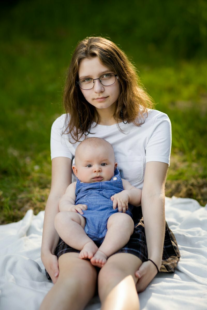 Sesja rodzinna z nastolatką i maluszkiem, lifestylowa sesja rodzinna pszczyna, sesja rodzinna z psem, sesje rodzinne z psem, zdjecia rodzinne z psem, lifestylowe sesje rodzinne pszczyna, sesje dzieciece pszczyna, zdjecia dzieciece pszczyna, sesja rodzinna bielsko, fotografia rodzinna slask, rodzina w plenerze slask, fotografia dziecieca bielsko, zdjecia dzieci bielsko, fotografia rodzinna bielsko-biala,