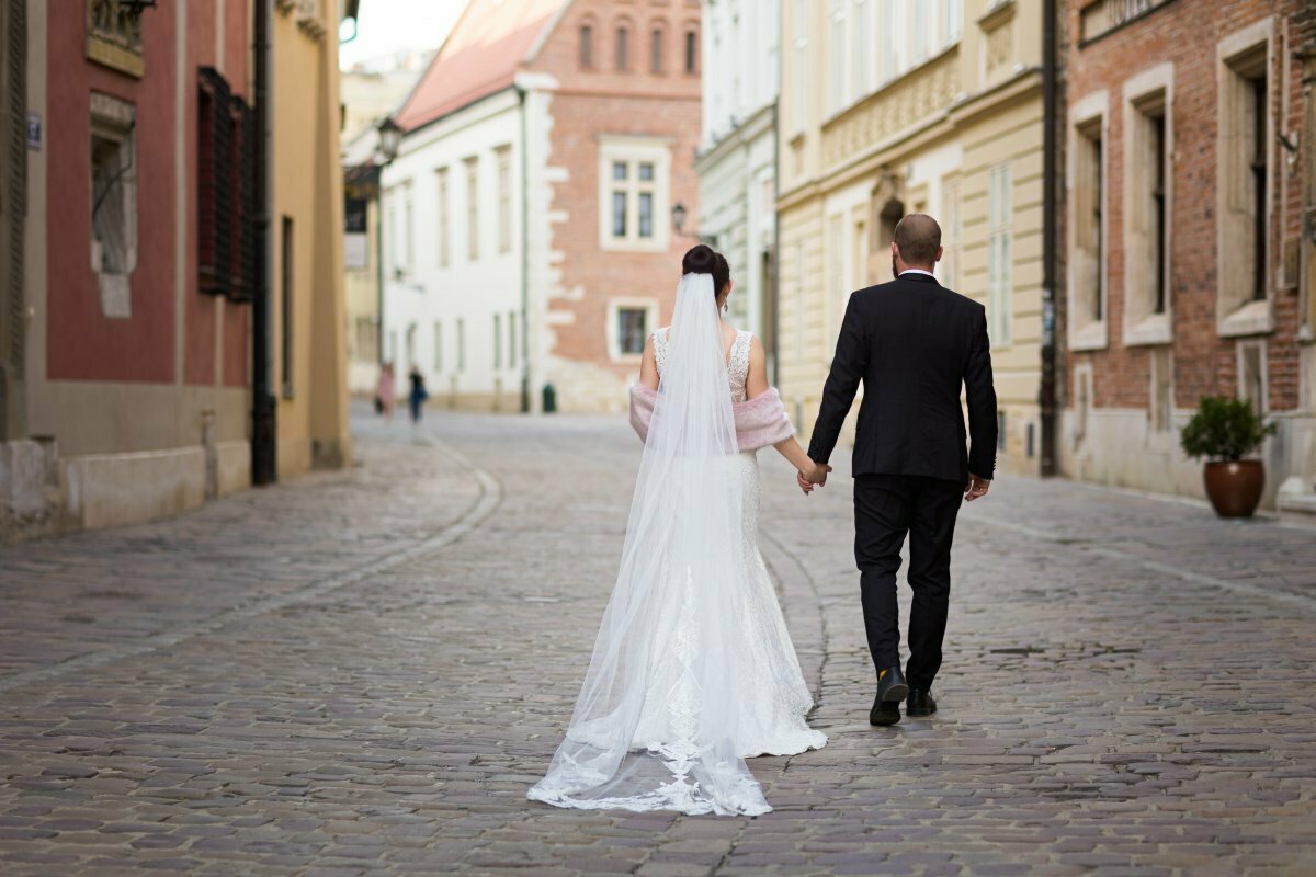 sesja ślubna kraków, plener slubny na rynku w krakowie, sesja slubna w krakowie, sesja na krakowskim rynku, plener slubny krakow, sesja slubna kraków, fotograf na slub krakow, fotografia slubna krakow, zdjecia slubne krakow, fotograf slubny krakow, zdjecia slubne slask, fotografia slubna slask, fotograf na slub slask, sesja slubna na krakowskim rynku, zdjecia slubne bielsko, fotografia slubna bielsko, fotografia slubna cieszyn