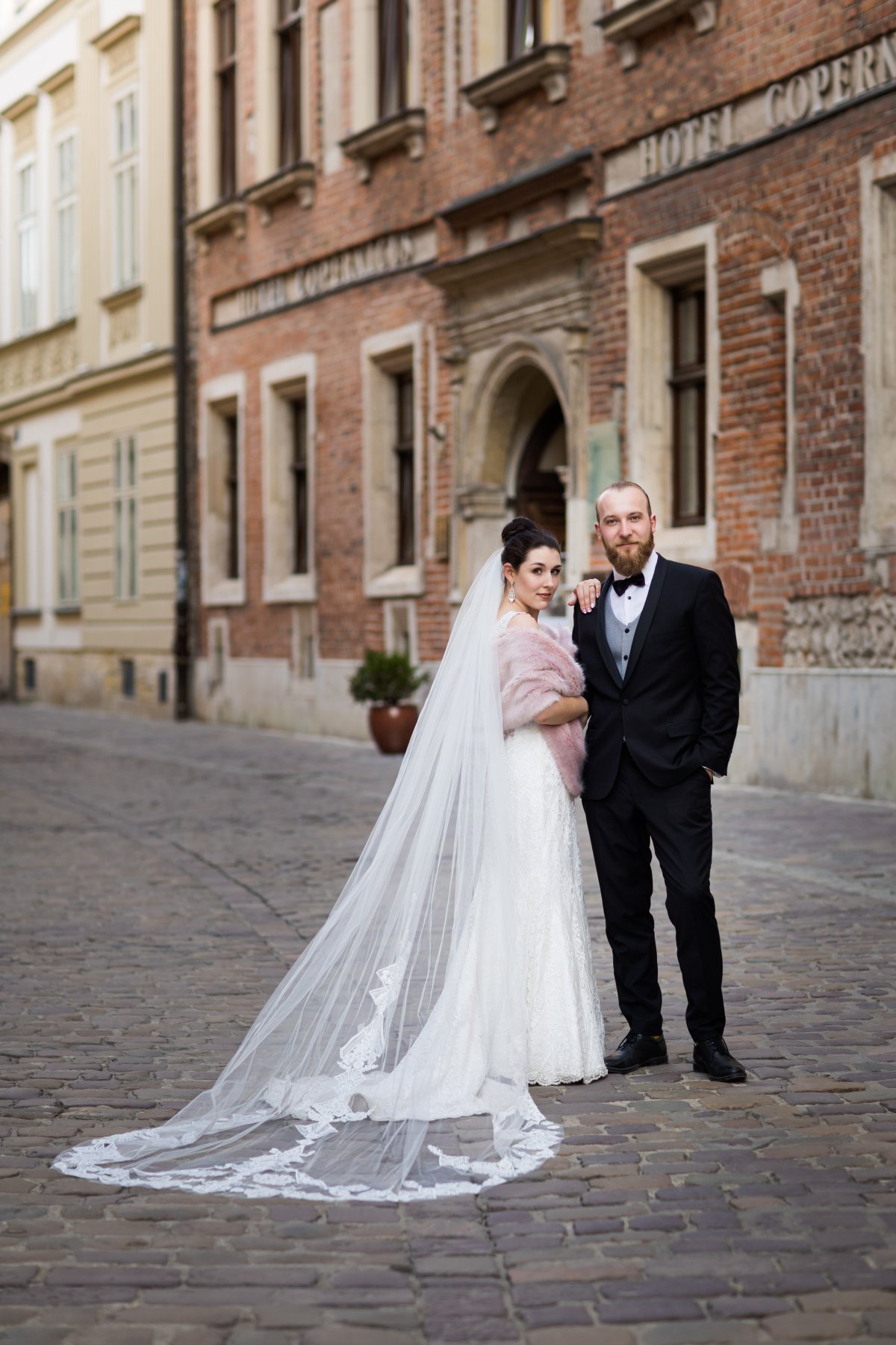 sesja ślubna kraków, plener slubny na rynku w krakowie, sesja slubna w krakowie, sesja na krakowskim rynku, plener slubny krakow, sesja slubna kraków, fotograf na slub krakow, fotografia slubna krakow, zdjecia slubne krakow, fotograf slubny krakow, zdjecia slubne slask, fotografia slubna slask, fotograf na slub slask, sesja slubna na krakowskim rynku, zdjecia slubne bielsko, fotografia slubna bielsko, fotografia slubna cieszyn