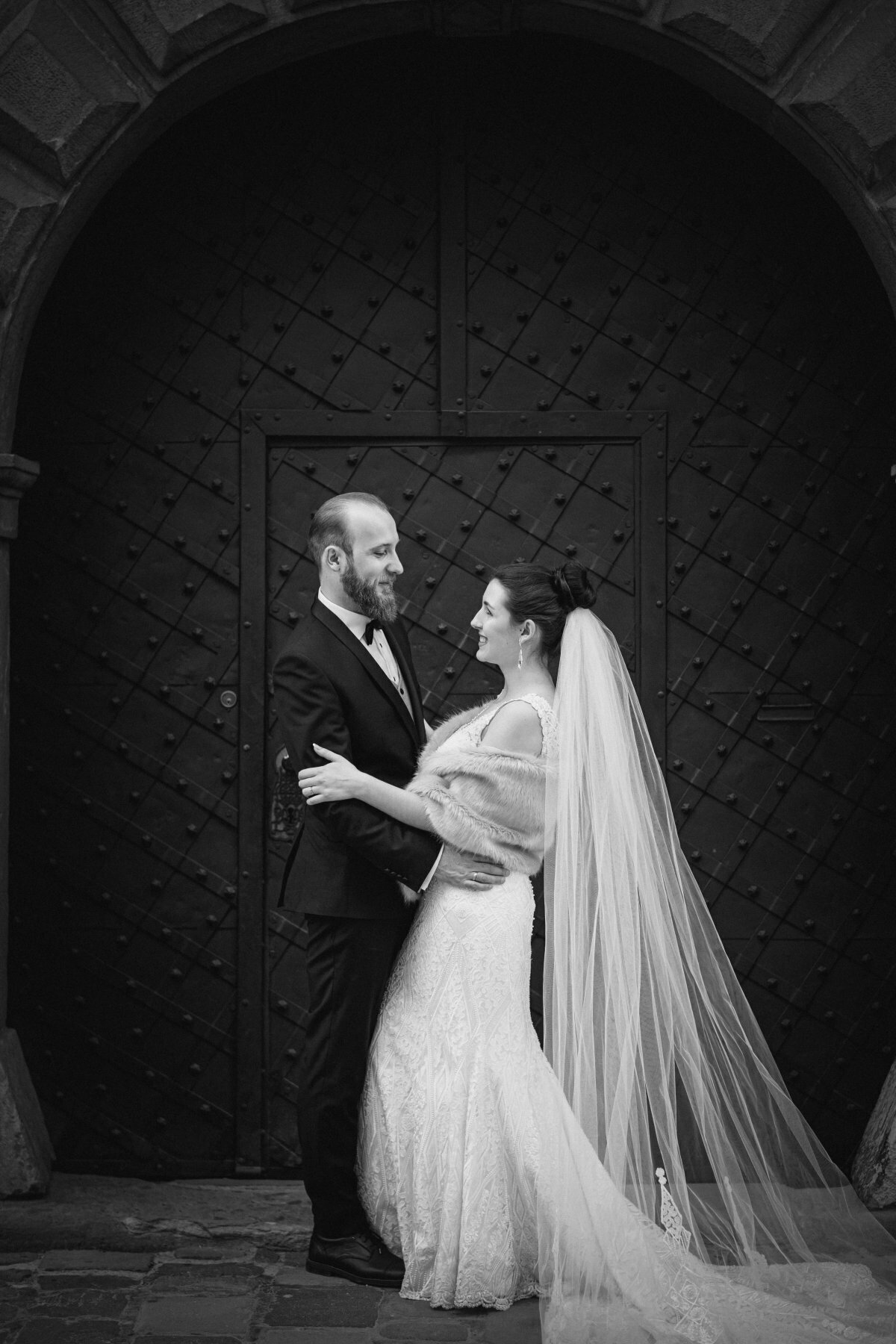 sesja ślubna kraków, plener slubny na rynku w krakowie, sesja slubna w krakowie, sesja na krakowskim rynku, plener slubny krakow, sesja slubna kraków, fotograf na slub krakow, fotografia slubna krakow, zdjecia slubne krakow, fotograf slubny krakow, zdjecia slubne slask, fotografia slubna slask, fotograf na slub slask, sesja slubna na krakowskim rynku, zdjecia slubne bielsko, fotografia slubna bielsko, fotografia slubna cieszyn