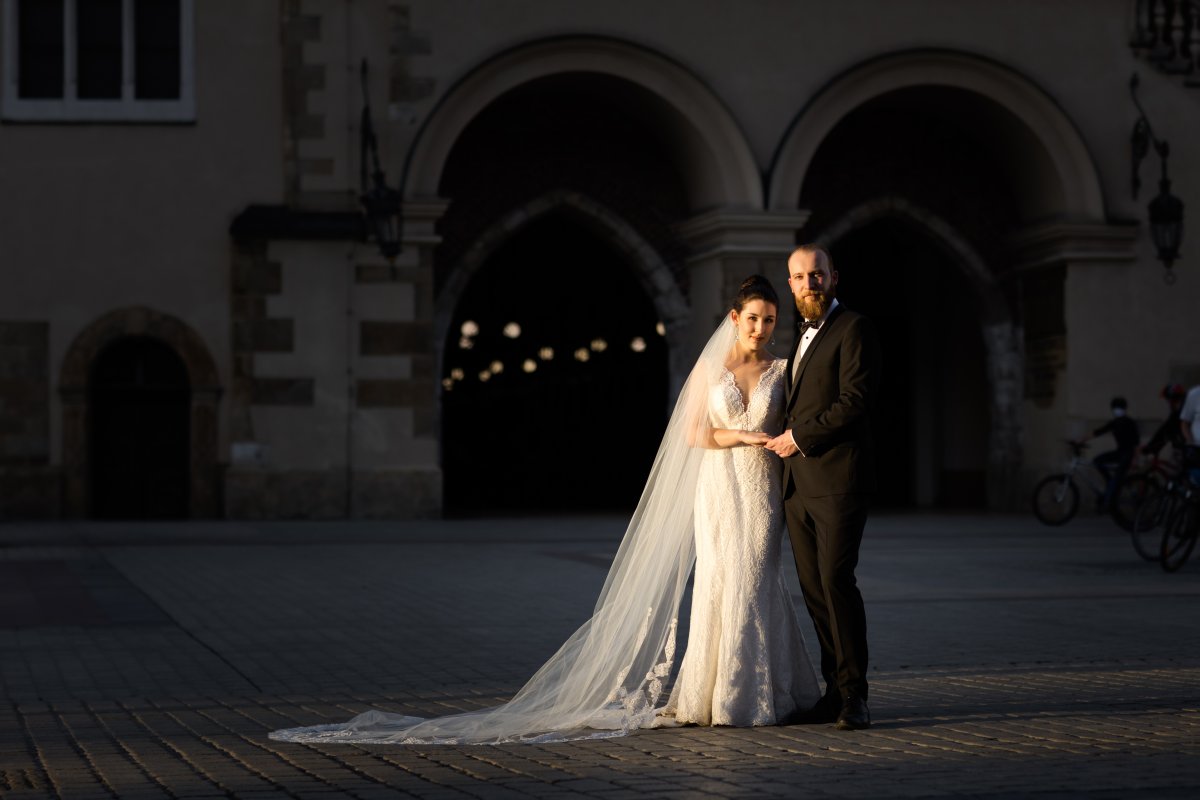 sesja ślubna kraków, plener slubny na rynku w krakowie, sesja slubna w krakowie, sesja na krakowskim rynku, plener slubny krakow, sesja slubna kraków, fotograf na slub krakow, fotografia slubna krakow, zdjecia slubne krakow, fotograf slubny krakow, zdjecia slubne slask, fotografia slubna slask, fotograf na slub slask, sesja slubna na krakowskim rynku, zdjecia slubne bielsko, fotografia slubna bielsko, fotografia slubna cieszyn